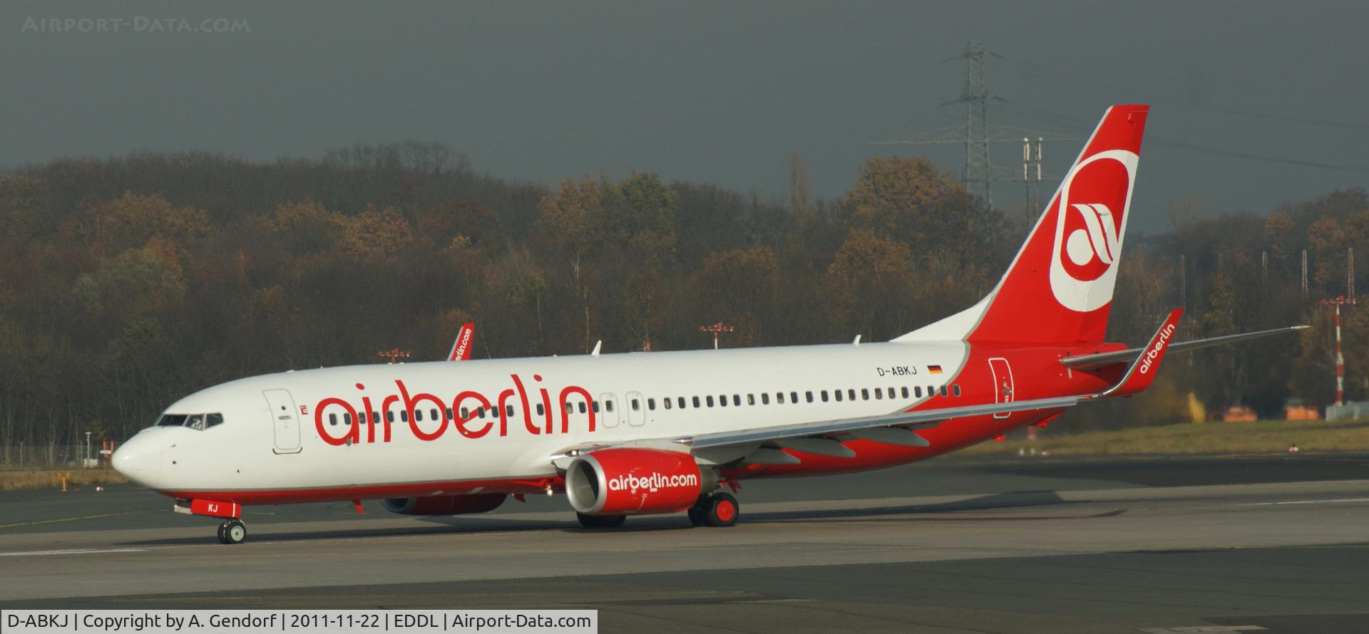 D-ABKJ, 2010 Boeing 737-86J C/N 37749, Air Berlin, waiting on Runway 23L at Düsseldorf Int´l (EDDL)