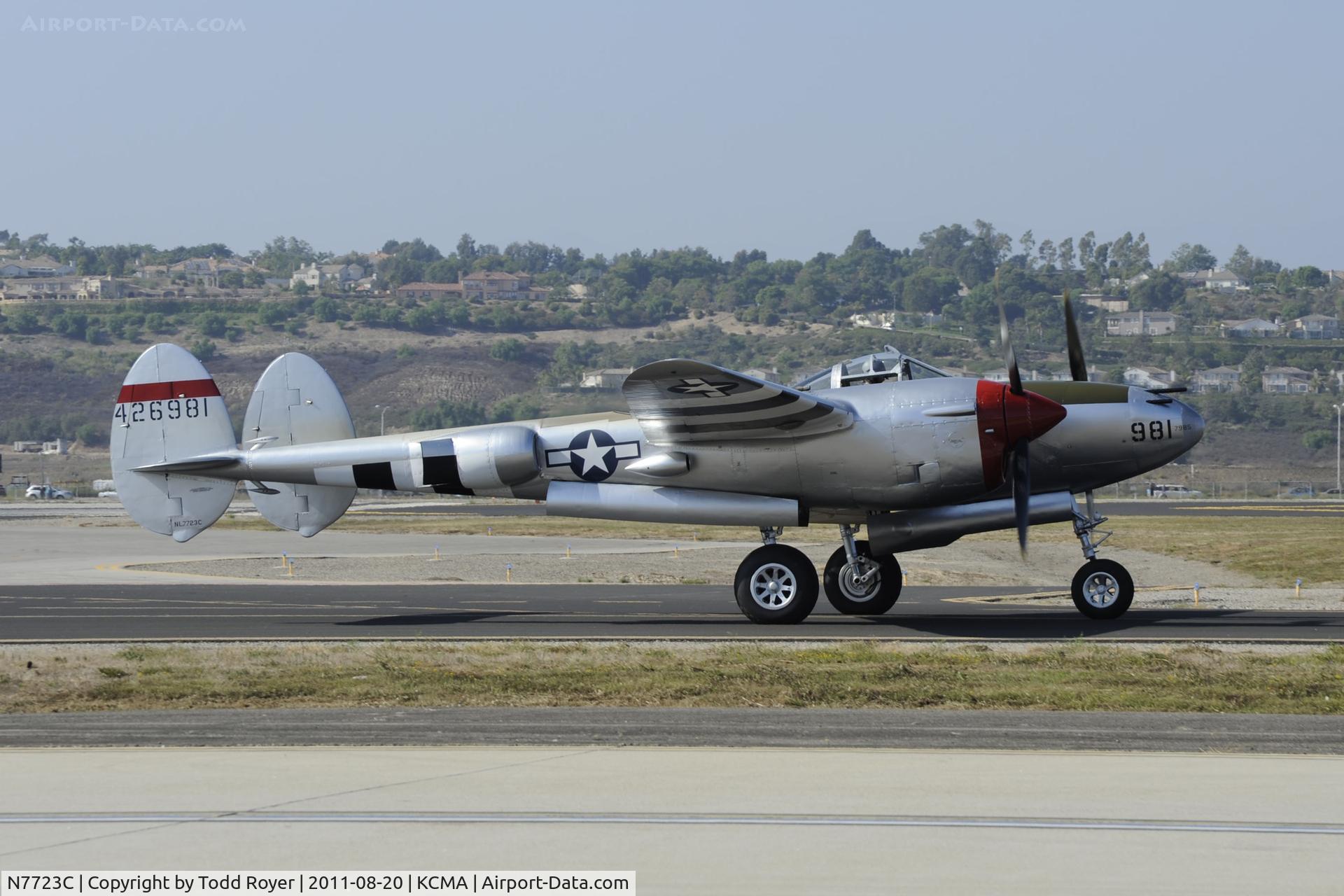N7723C, 1944 Lockheed P-38L-5 Lightning C/N 7985, Camarillo Airshow 2011