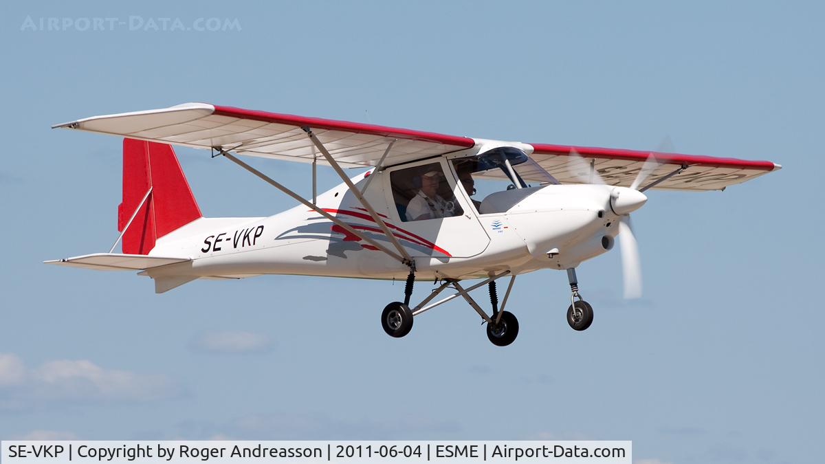 SE-VKP, 2006 Comco Ikarus C42B C/N 0604-6803, Visiting EAA Fly-In