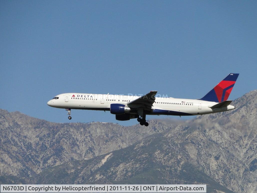 N6703D, 2000 Boeing 757-232 C/N 30234, On final for runway 26R