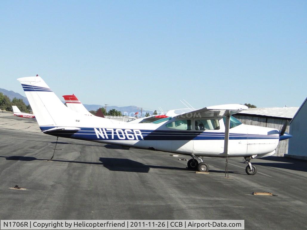 N1706R, 1978 Cessna R182 Skylane RG C/N R18200526, Parked in transient parking