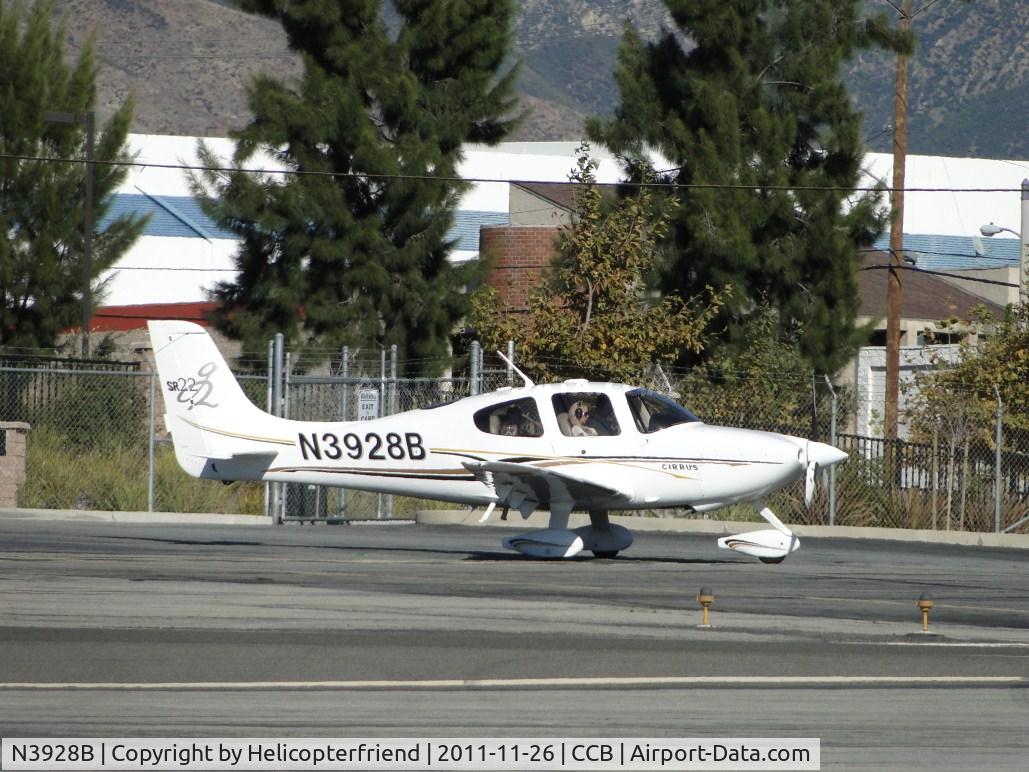 N3928B, 2004 Cirrus SR22 C/N 0917, Pre-flighting before take off