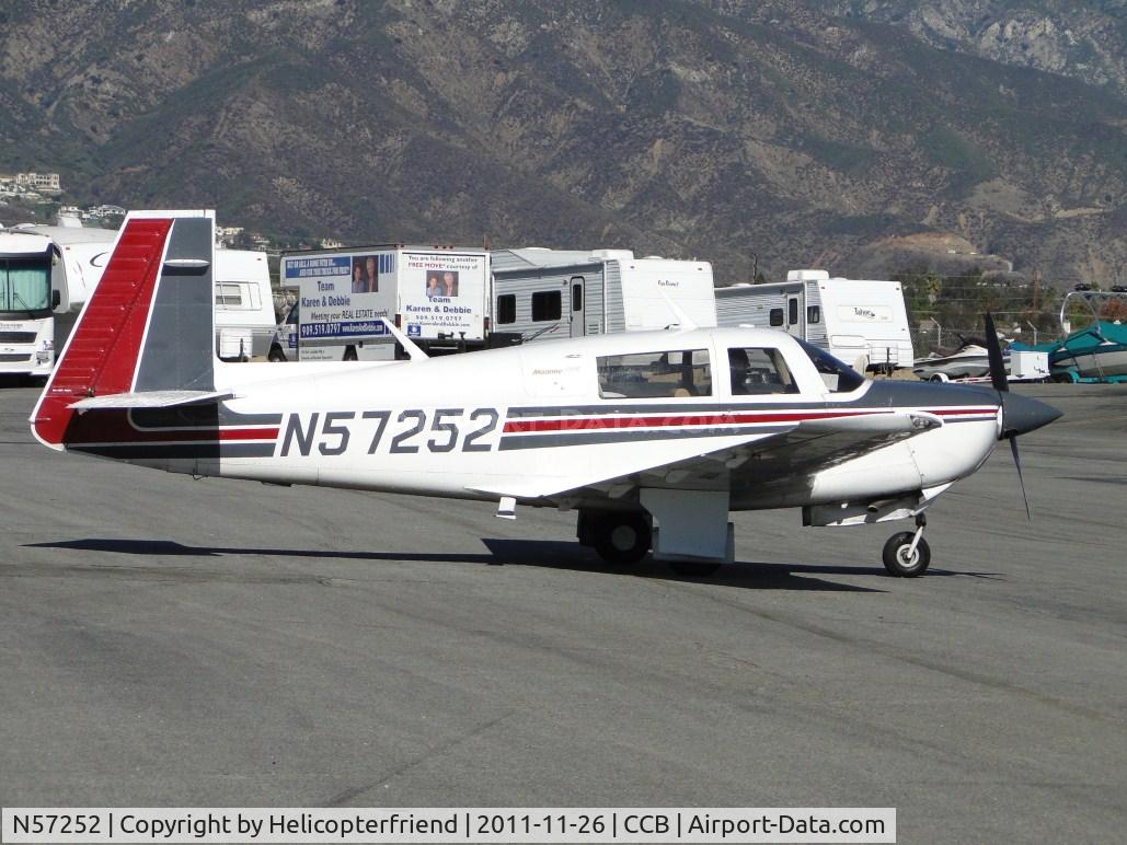 N57252, 1984 Mooney M20J 201 C/N 24-1433, Parked west of the washrack and starting up