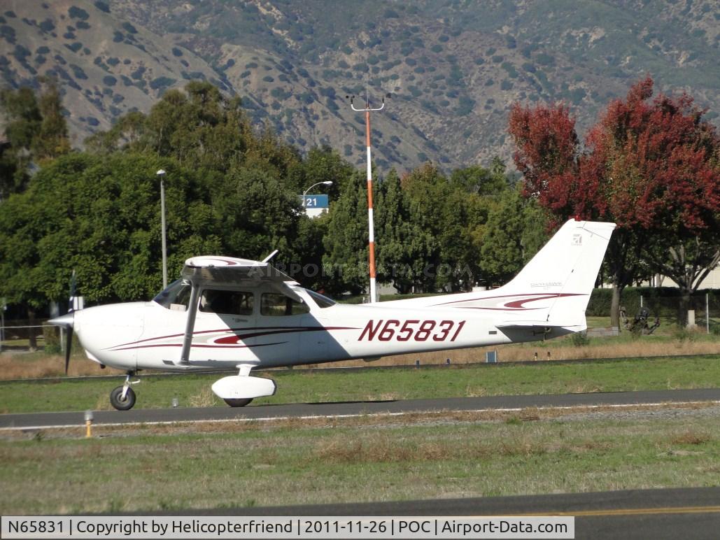 N65831, 2005 Cessna 172S C/N 172S9796, Landing on runway 26L