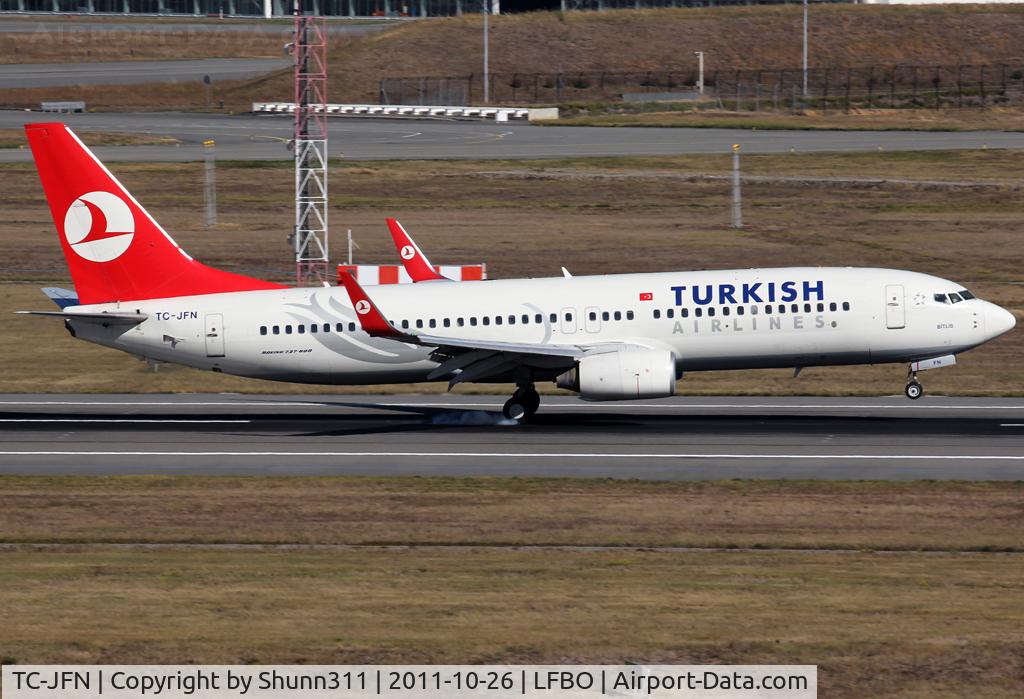 TC-JFN, 1999 Boeing 737-8F2 C/N 29776, Landing rwy 14R