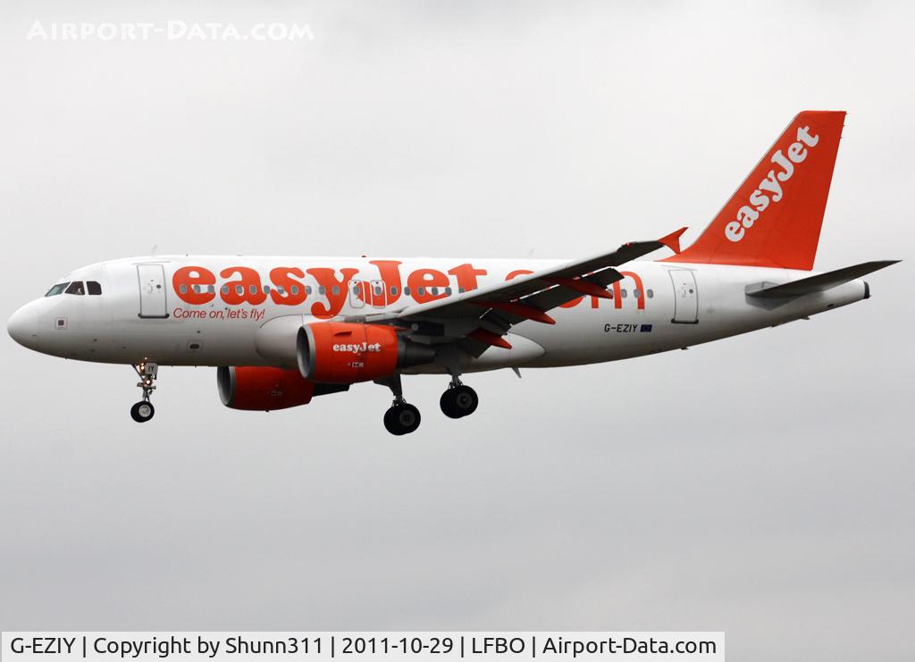 G-EZIY, 2005 Airbus A319-111 C/N 2636, Landing rwy 14L