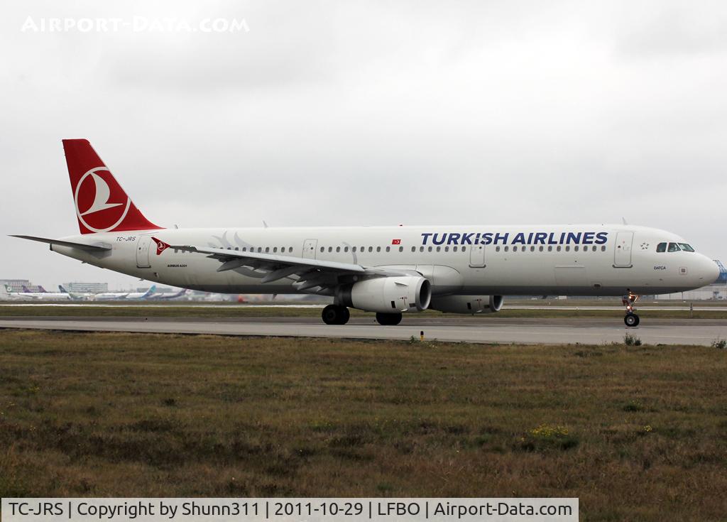 TC-JRS, 2011 Airbus A321-231 C/N 4761, Lining up rwy 14L for departure...