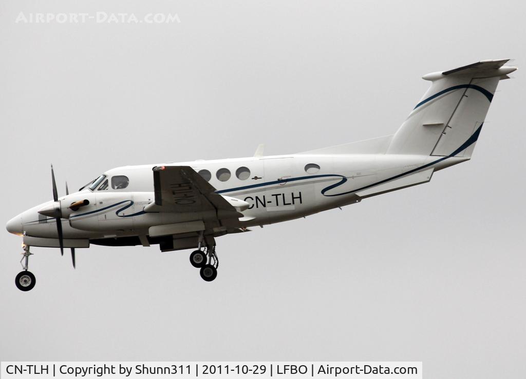 CN-TLH, 1982 Beech B200 King Air C/N BB-1058, Landing rwy 14L