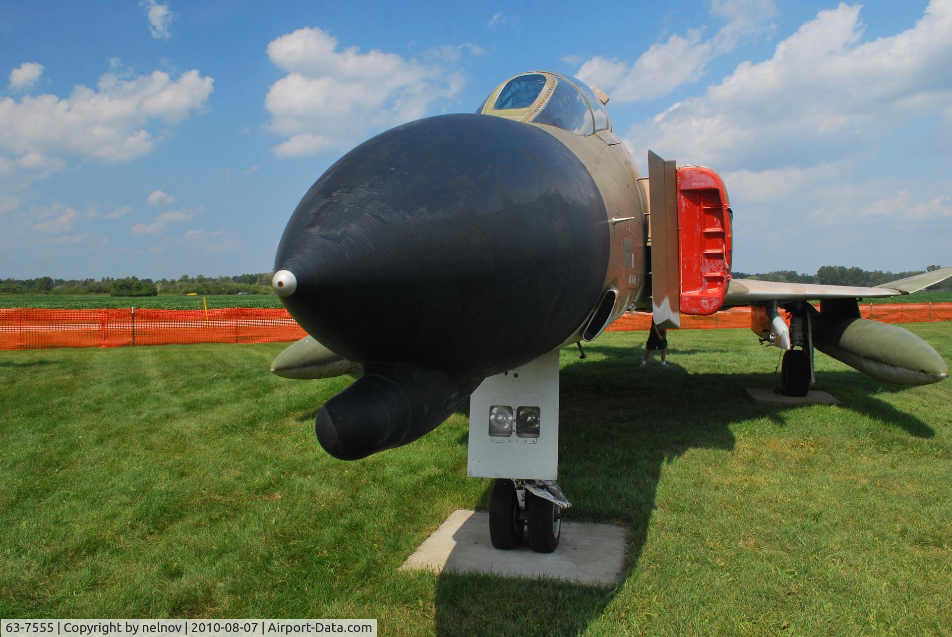 63-7555, 1964 McDonnell F-4C-24-MC Phantom II C/N 592, F4 Shot at Thunder over Michigan 2010