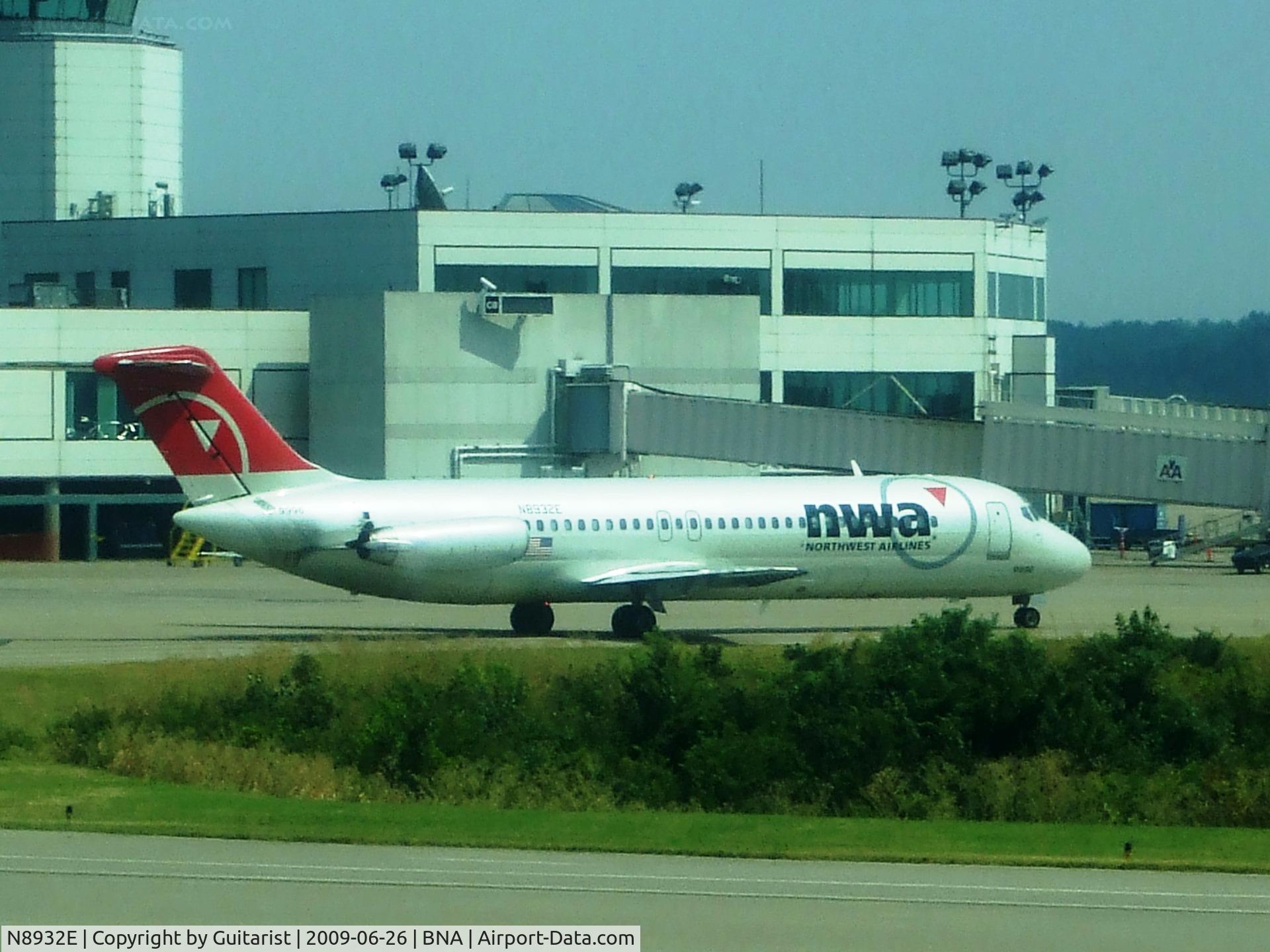 N8932E, 1967 Douglas DC-9-31 C/N 47141, It was nice to see a DC9 in NWA livery
