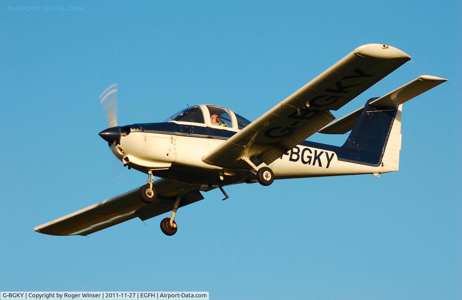 G-BGKY, 1978 Piper PA-38-112 Tomahawk Tomahawk C/N 38-78A0737, Cambrian Flying Club Tomahawk 1 on finals to Runway 28.
