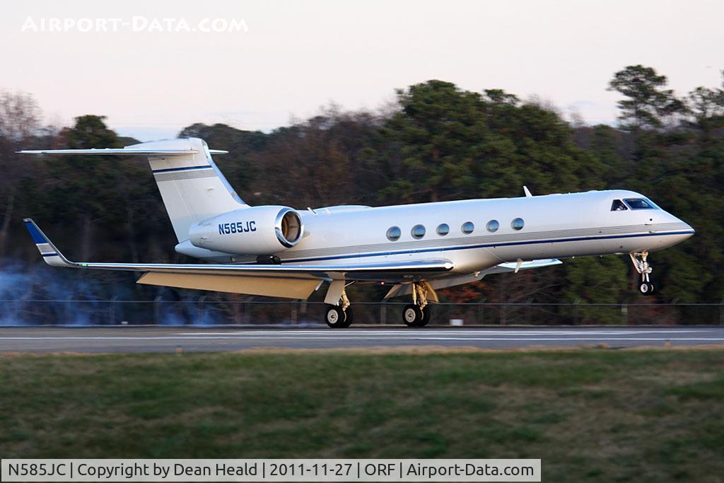 N585JC, 2000 Gulfstream Aerospace G-V C/N 618, Hilton Hotels Corporation's 2000 Gulfstream G-V N585JC from The Florida Keys Marathon Airport (KMTH) landing RWY 23 just before sunset.  Used the call-sign 
