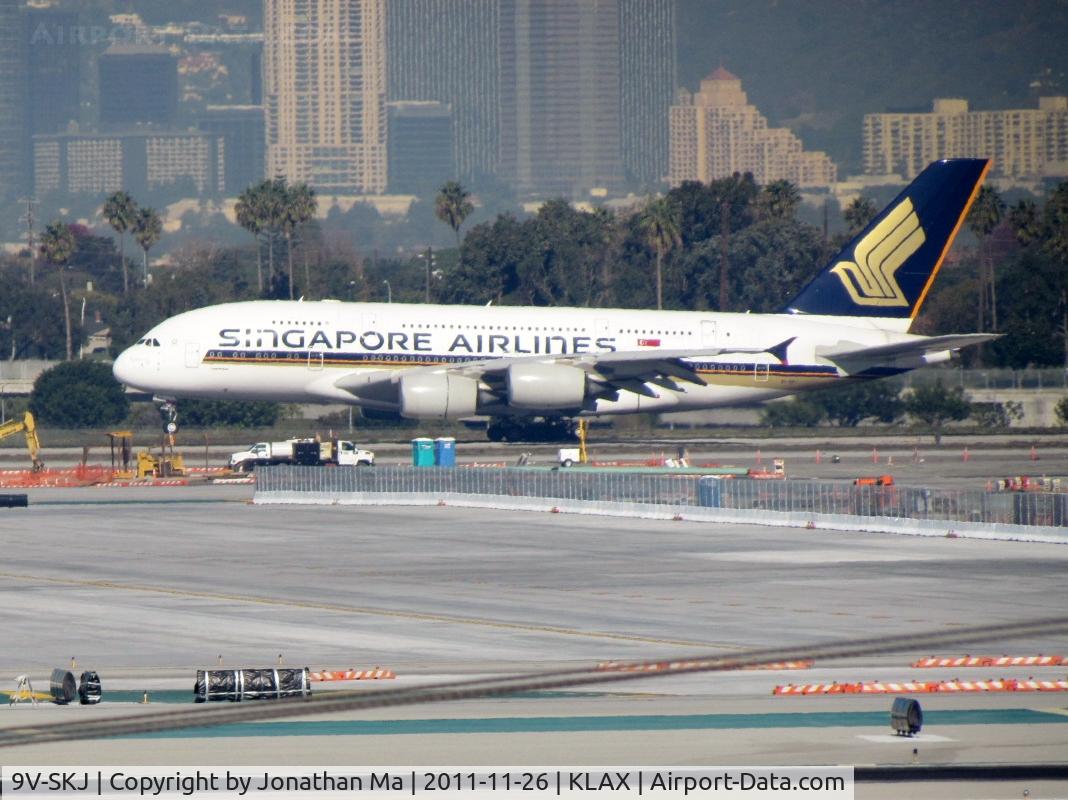 9V-SKJ, 2009 Airbus A380-841 C/N 045, Singapore A380 arrives on RWY24L