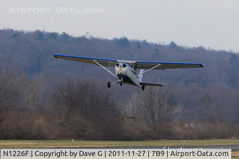 N1226F, 1979 Cessna 172N C/N 17272978, Departing Ellington, CT