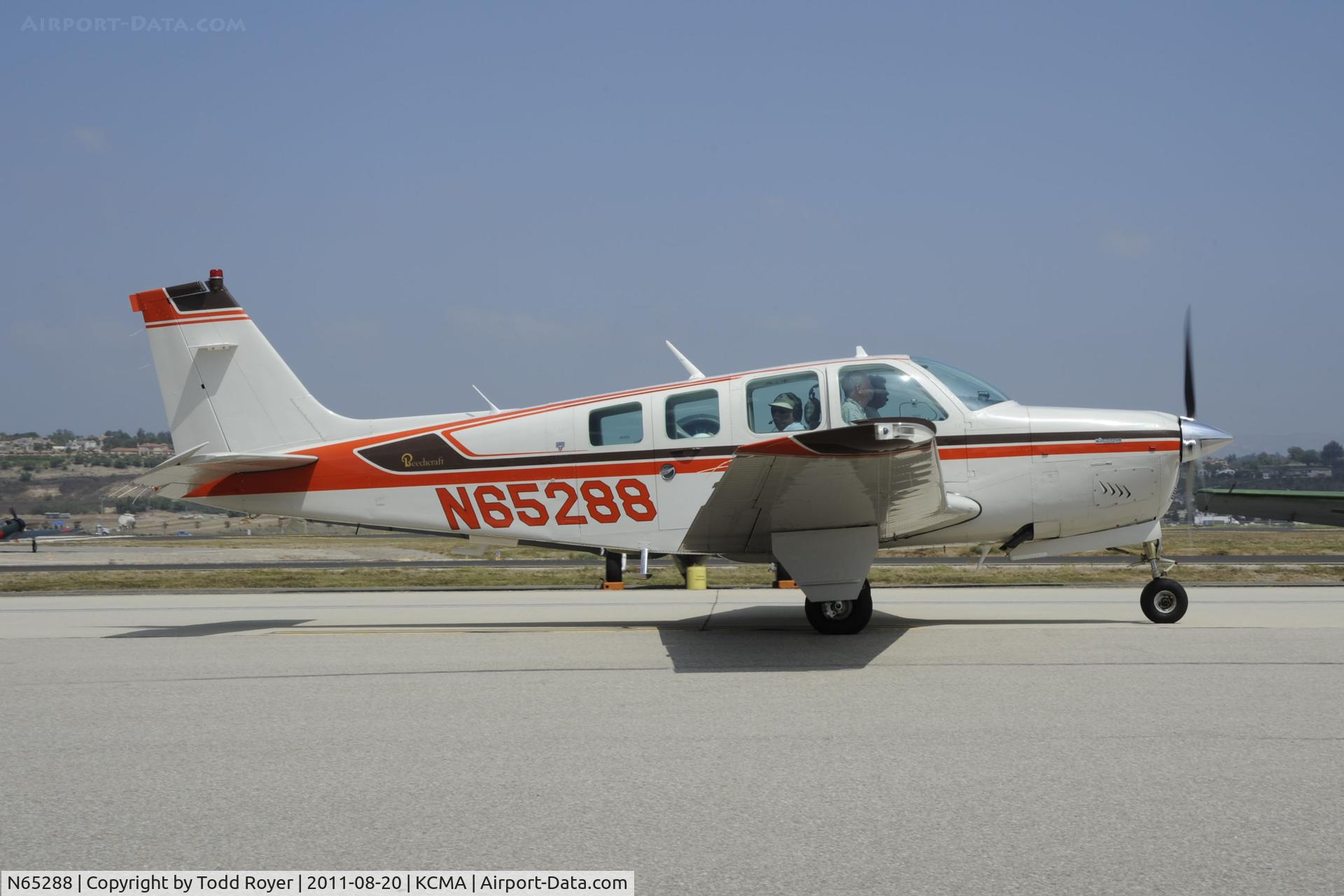 N65288, 1983 Beech A36 Bonanza 36 C/N E-2062, Taxiing at Camarillo
