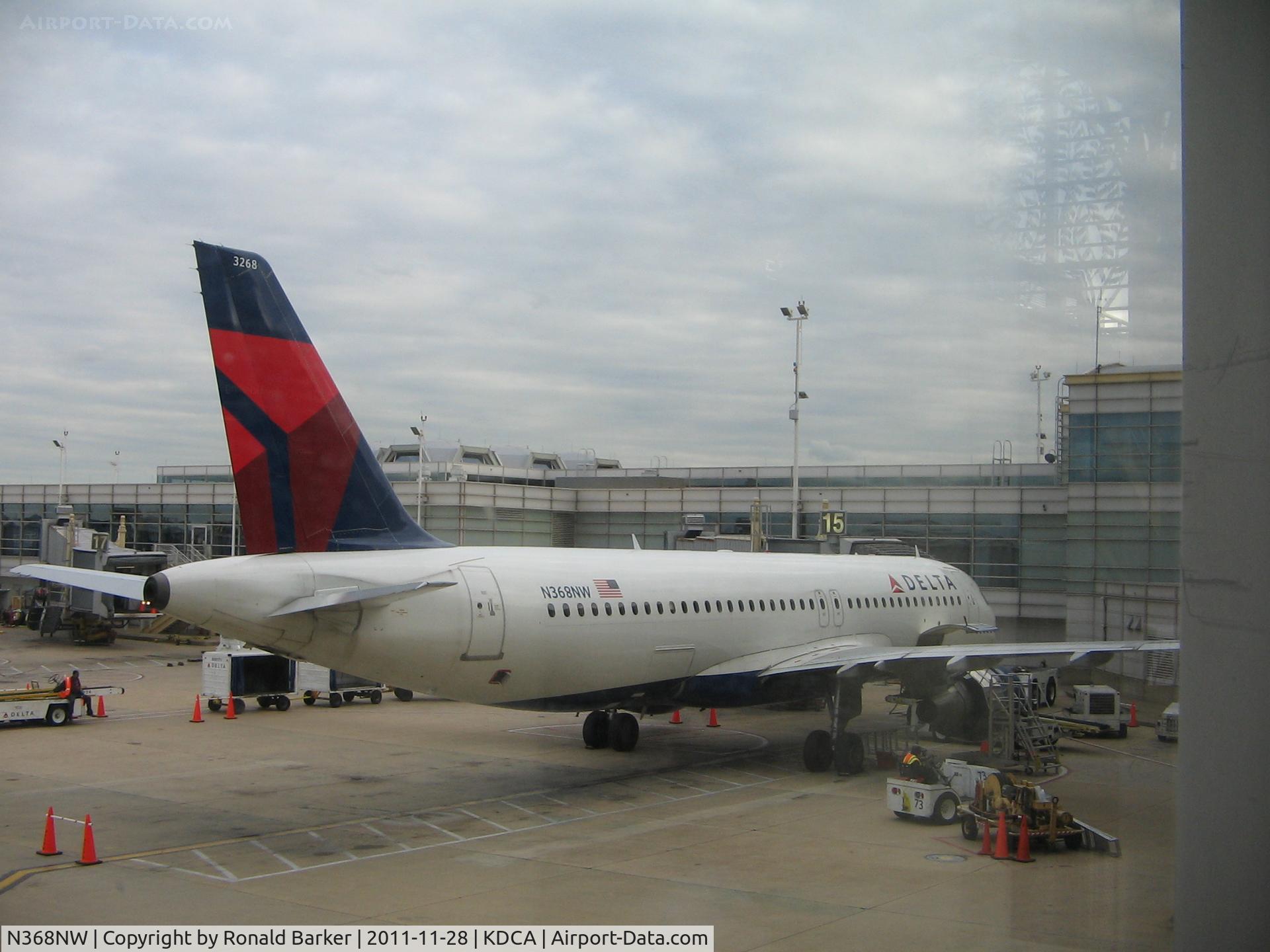 N368NW, 1999 Airbus A320-212 C/N 0996, DCA, VA