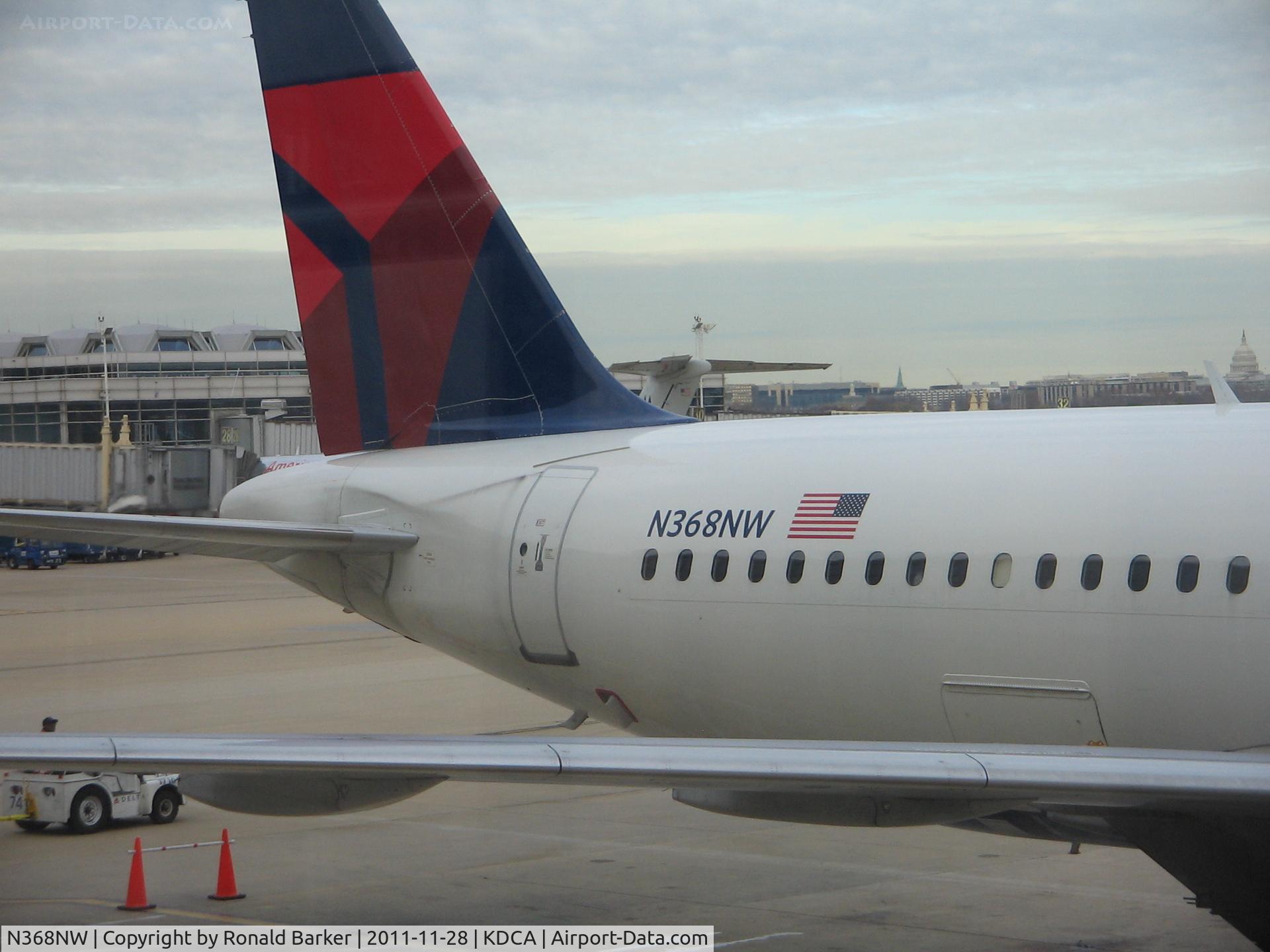 N368NW, 1999 Airbus A320-212 C/N 0996, DCA, VA