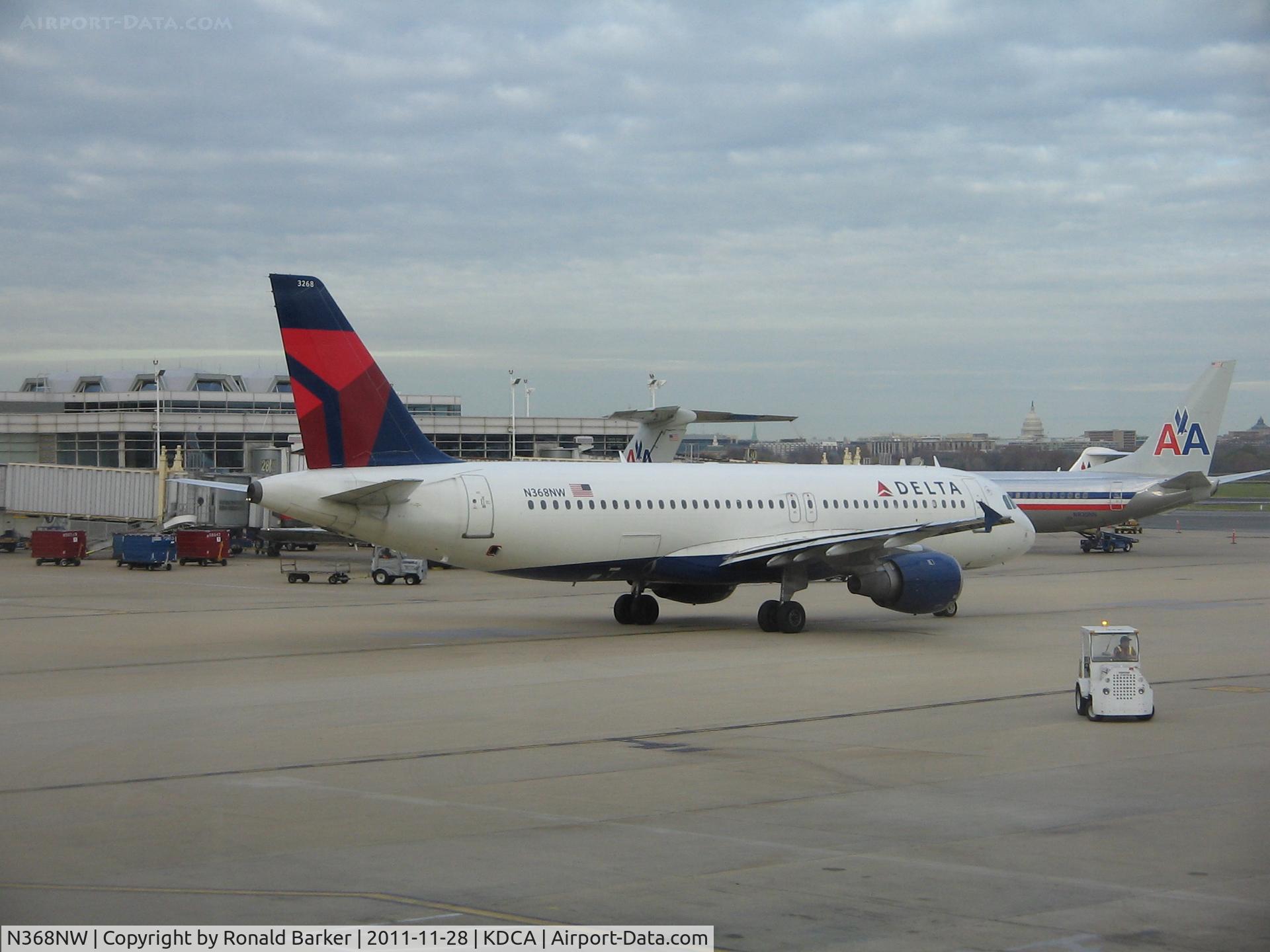 N368NW, 1999 Airbus A320-212 C/N 0996, DCA, VA