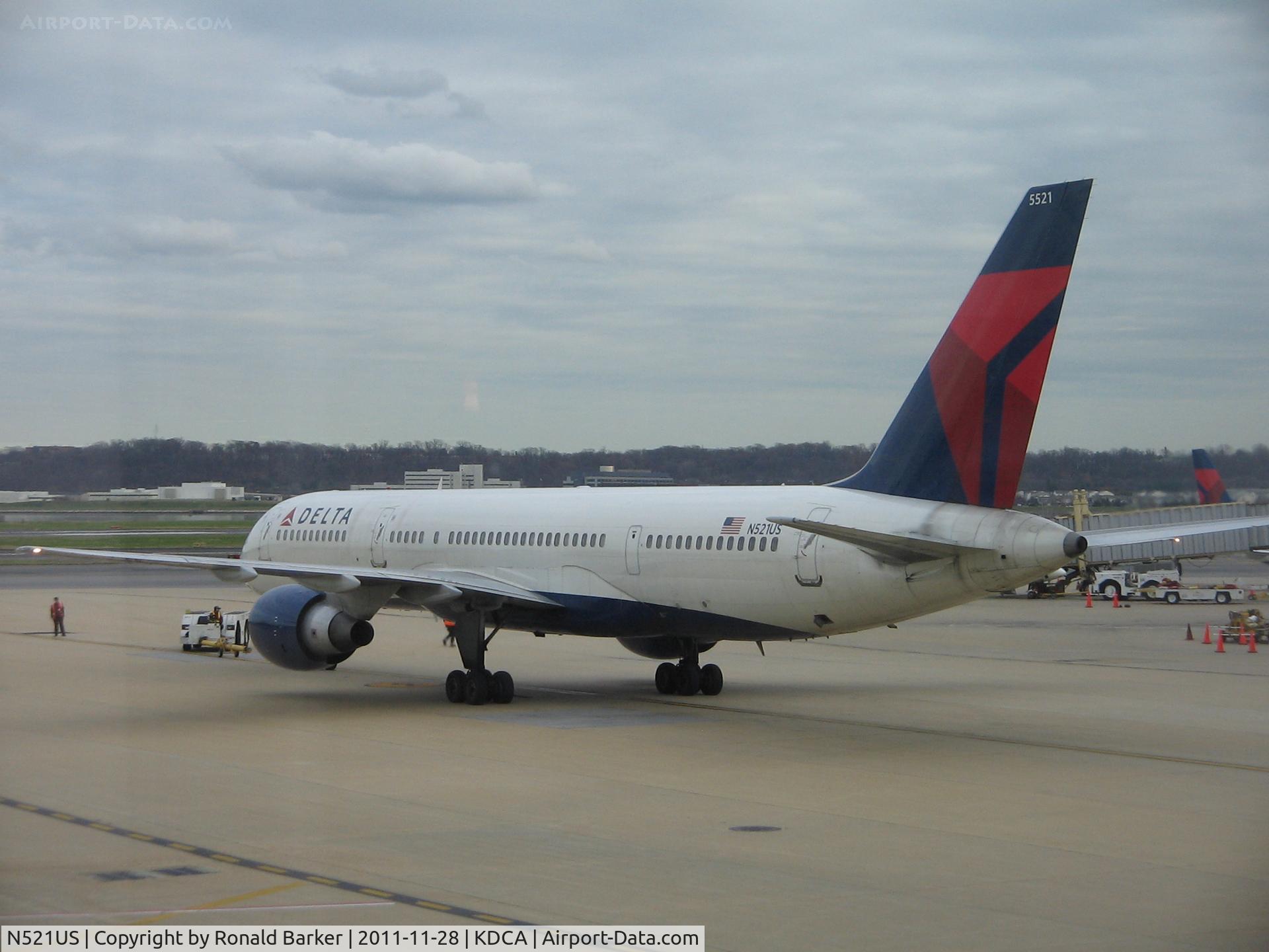 N521US, 1986 Boeing 757-251 C/N 23209, DCA, VA