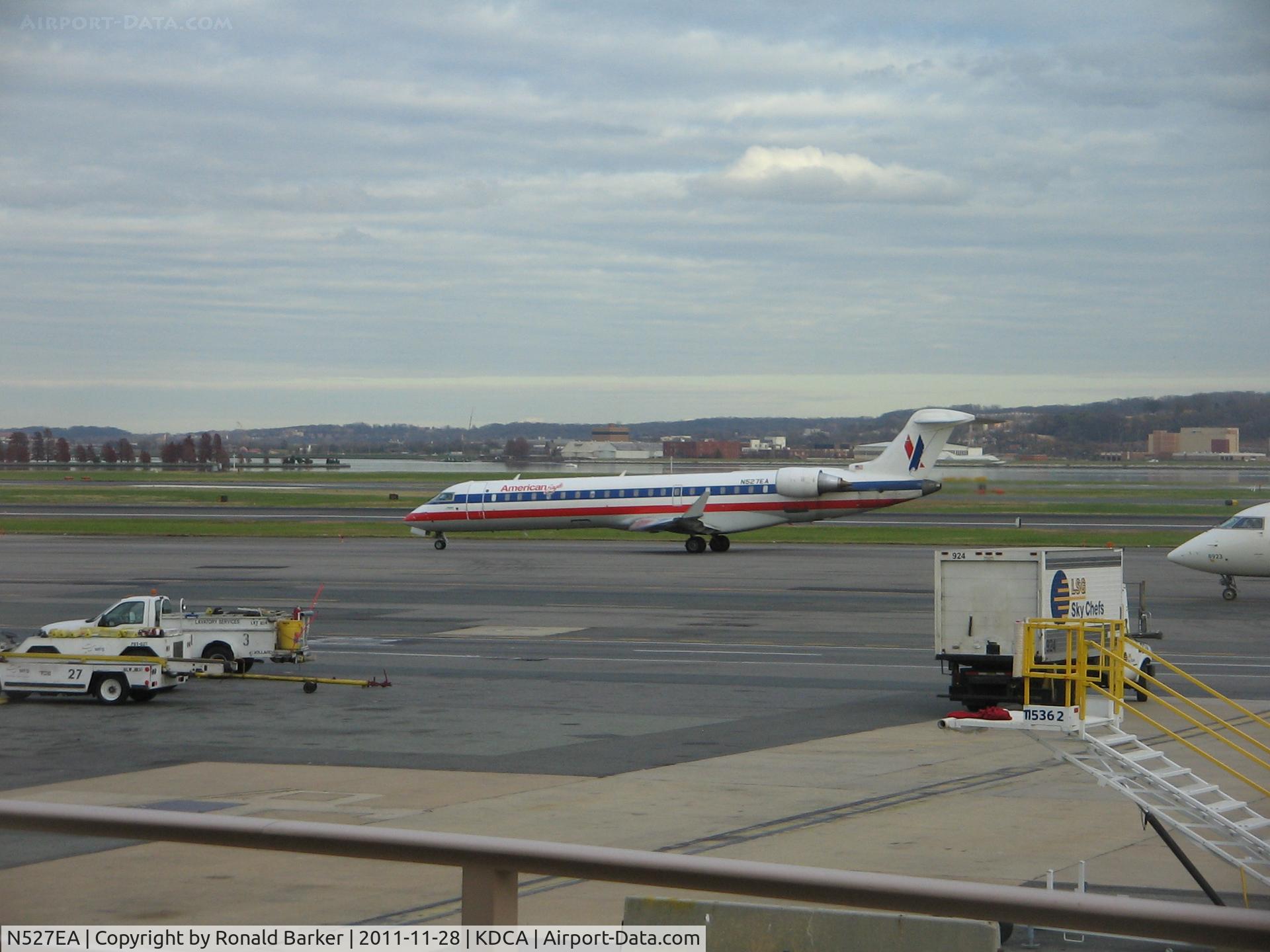 N527EA, Bombardier CRJ-702 (CL-600-2C10) Regional Jet C/N 10305, DCA, VA