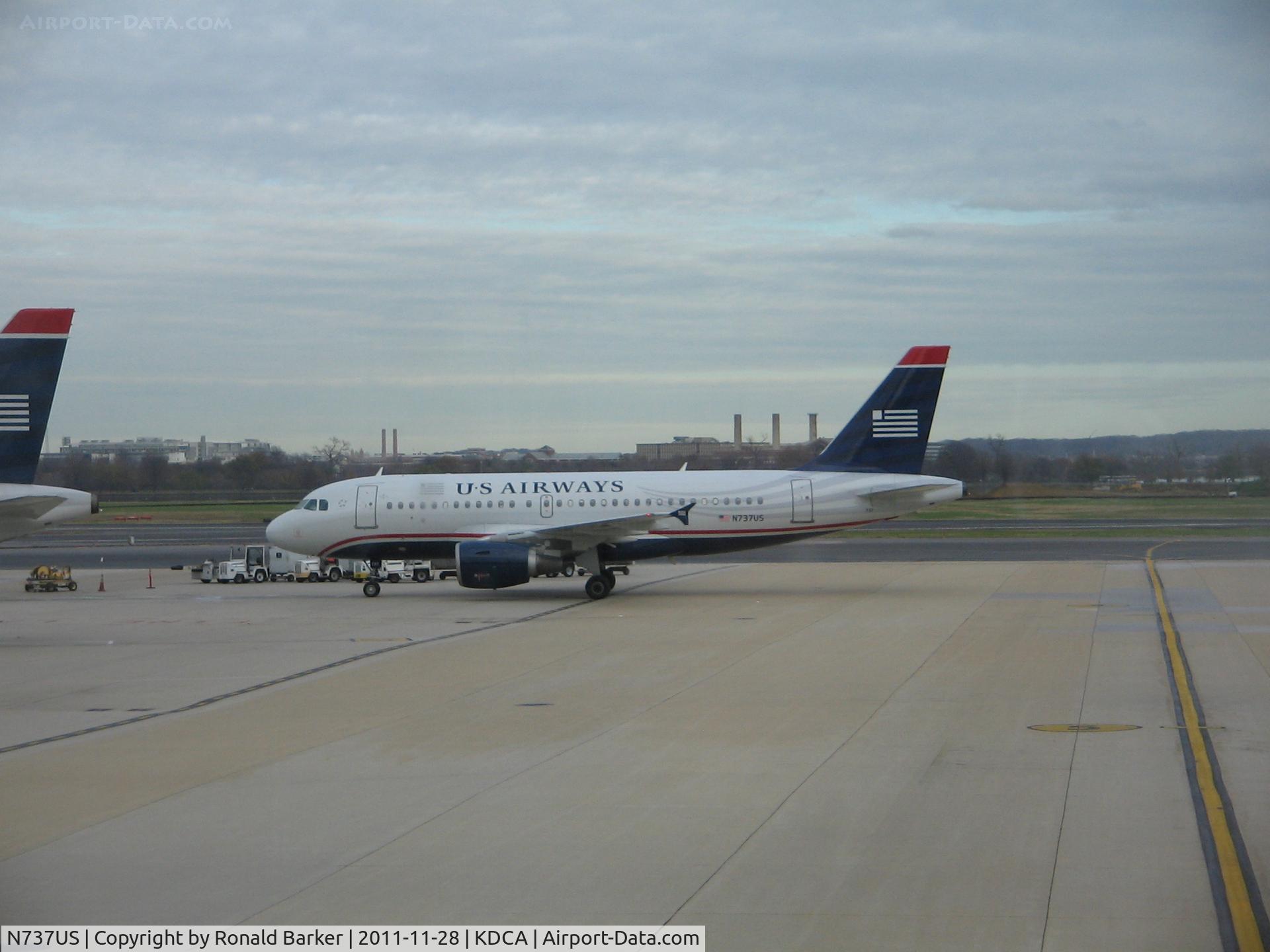 N737US, 2000 Airbus A319-112 C/N 1245, DCA, VA
