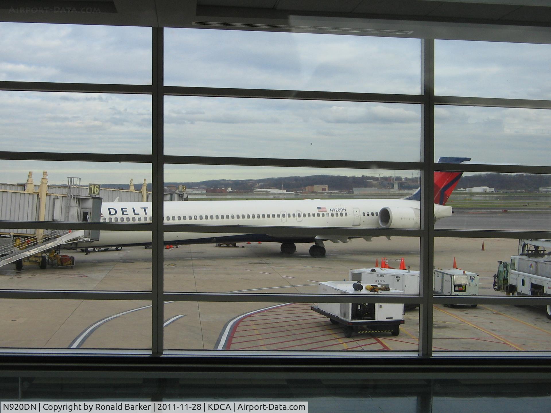 N920DN, 1997 McDonnell Douglas MD-90-30 C/N 53582, DCA, VA