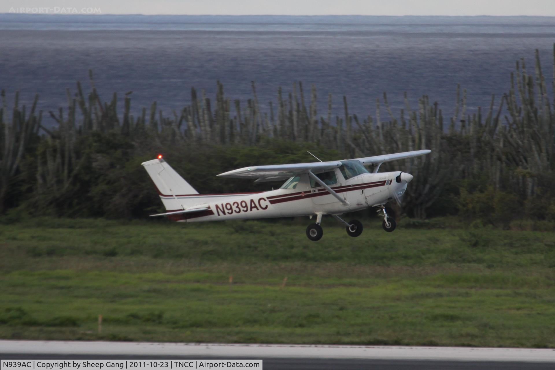 N939AC, 1982 Cessna 152 C/N 15285612, N939AC at TNCC