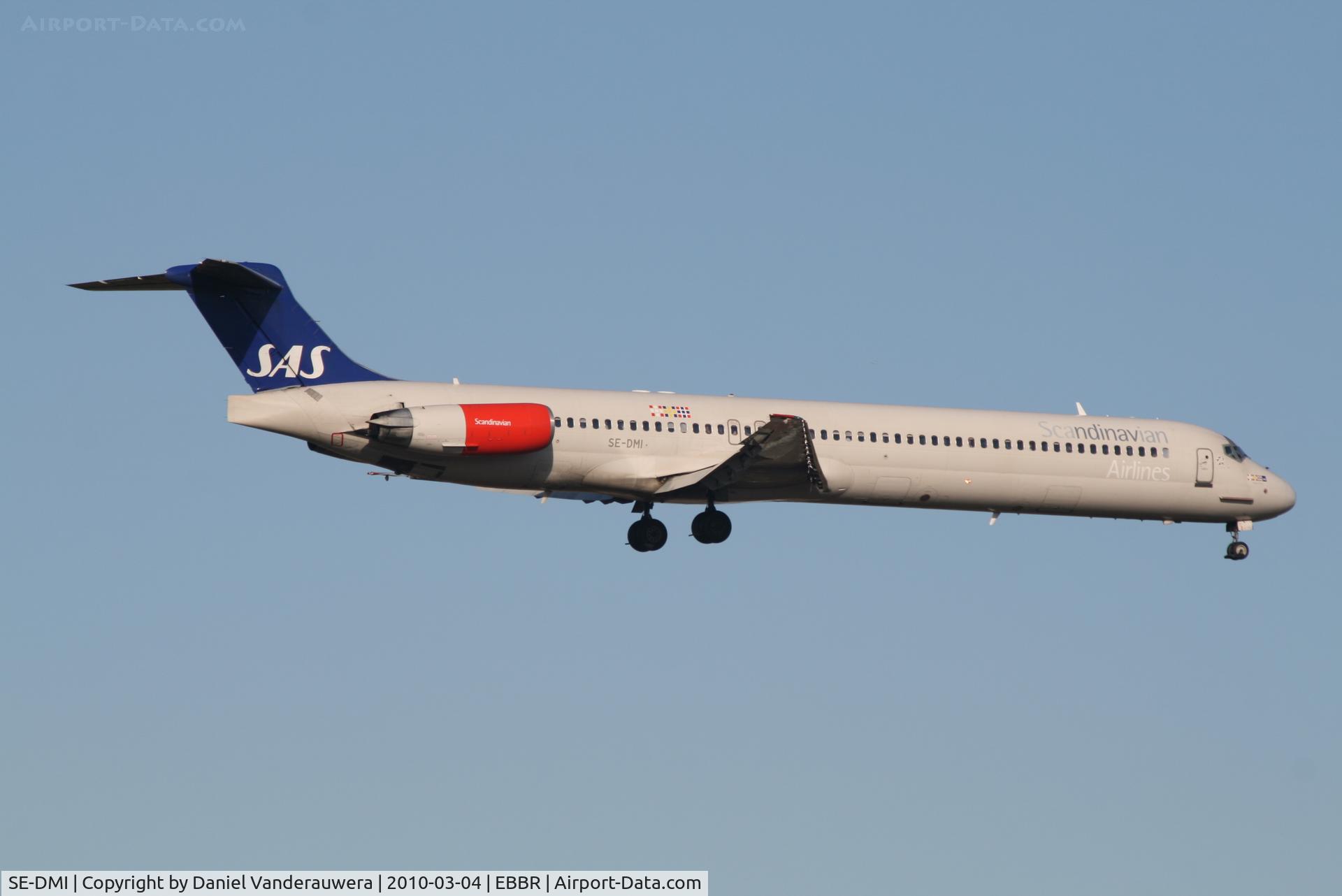 SE-DMI, 1987 McDonnell Douglas MD-82 (DC-9-82) C/N 49437, Flight SK593 is descending to RWY 02