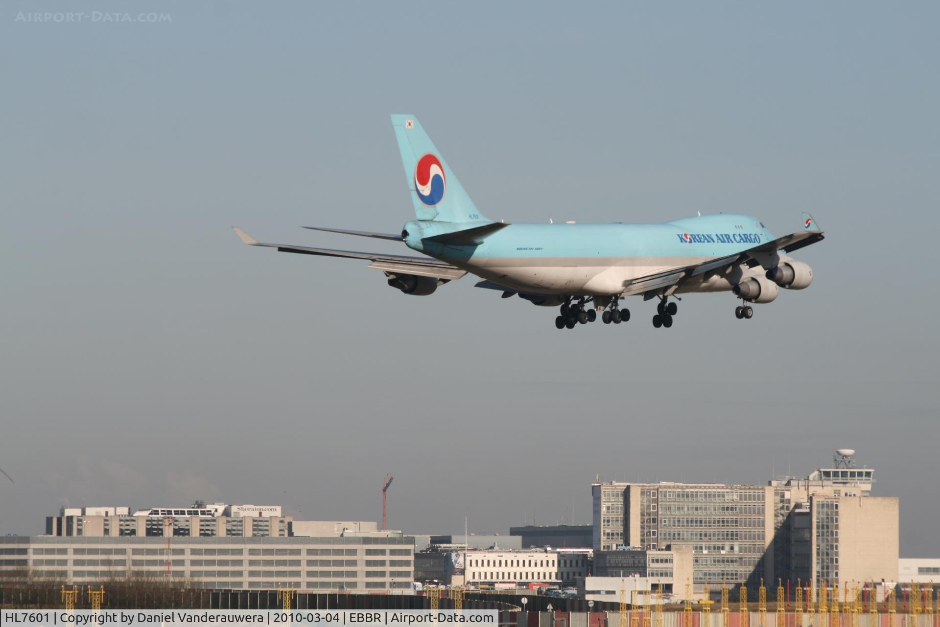 HL7601, 2004 Boeing 747-4B5F/SCD C/N 33949, Flight KE9527 is descending to RWY 02