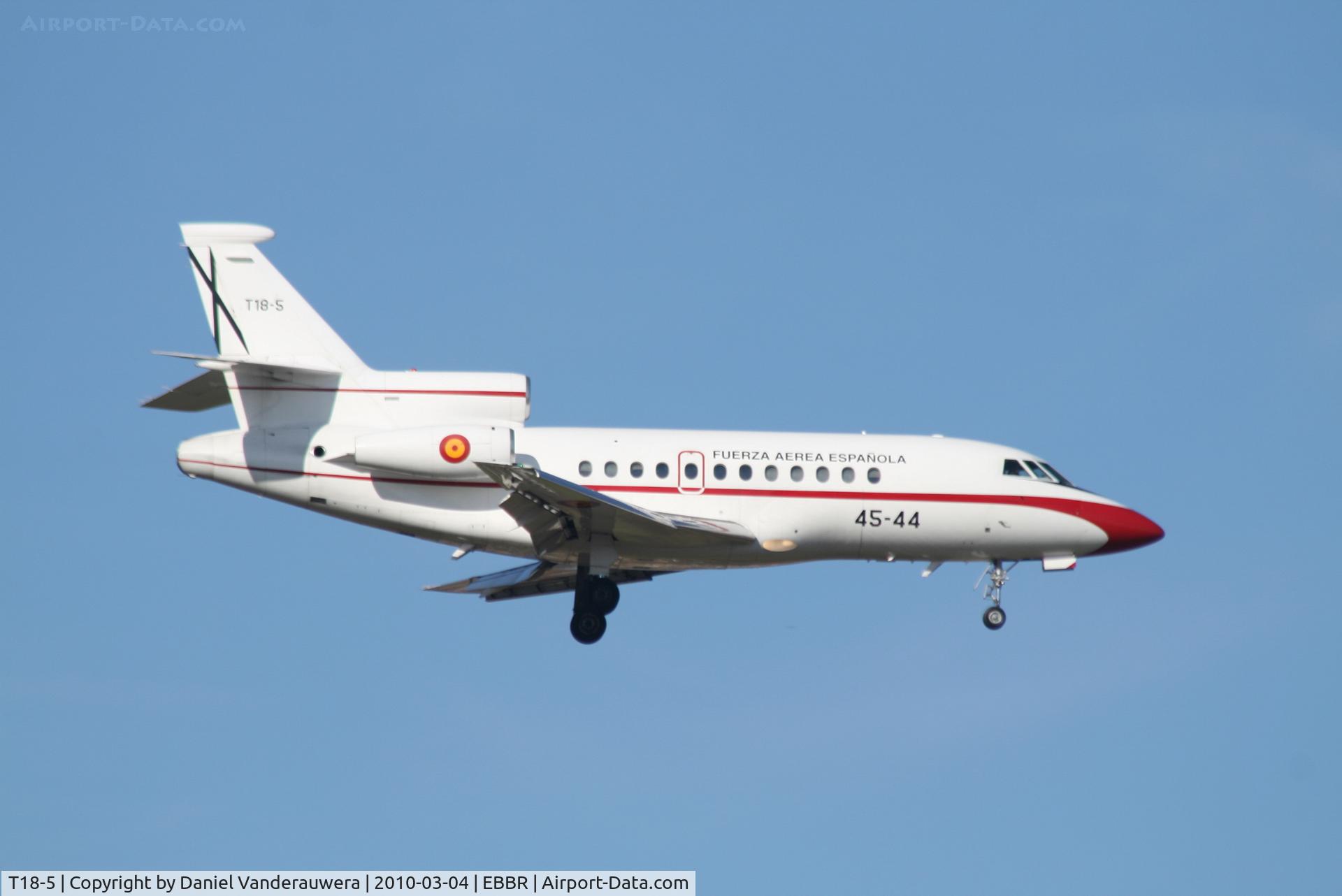 T18-5, 1989 Dassault Falcon 900 C/N 73, Descending to RWY 02
