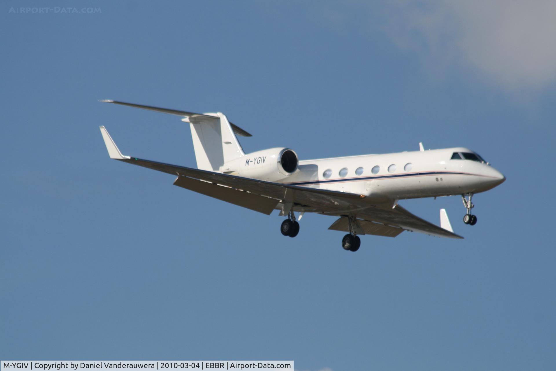 M-YGIV, 1988 Gulfstream Aerospace G-IV C/N 1080, Arrival to RWY 02