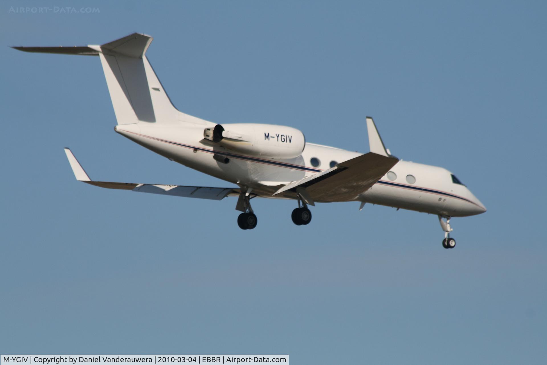 M-YGIV, 1988 Gulfstream Aerospace G-IV C/N 1080, Descending to RWY 02