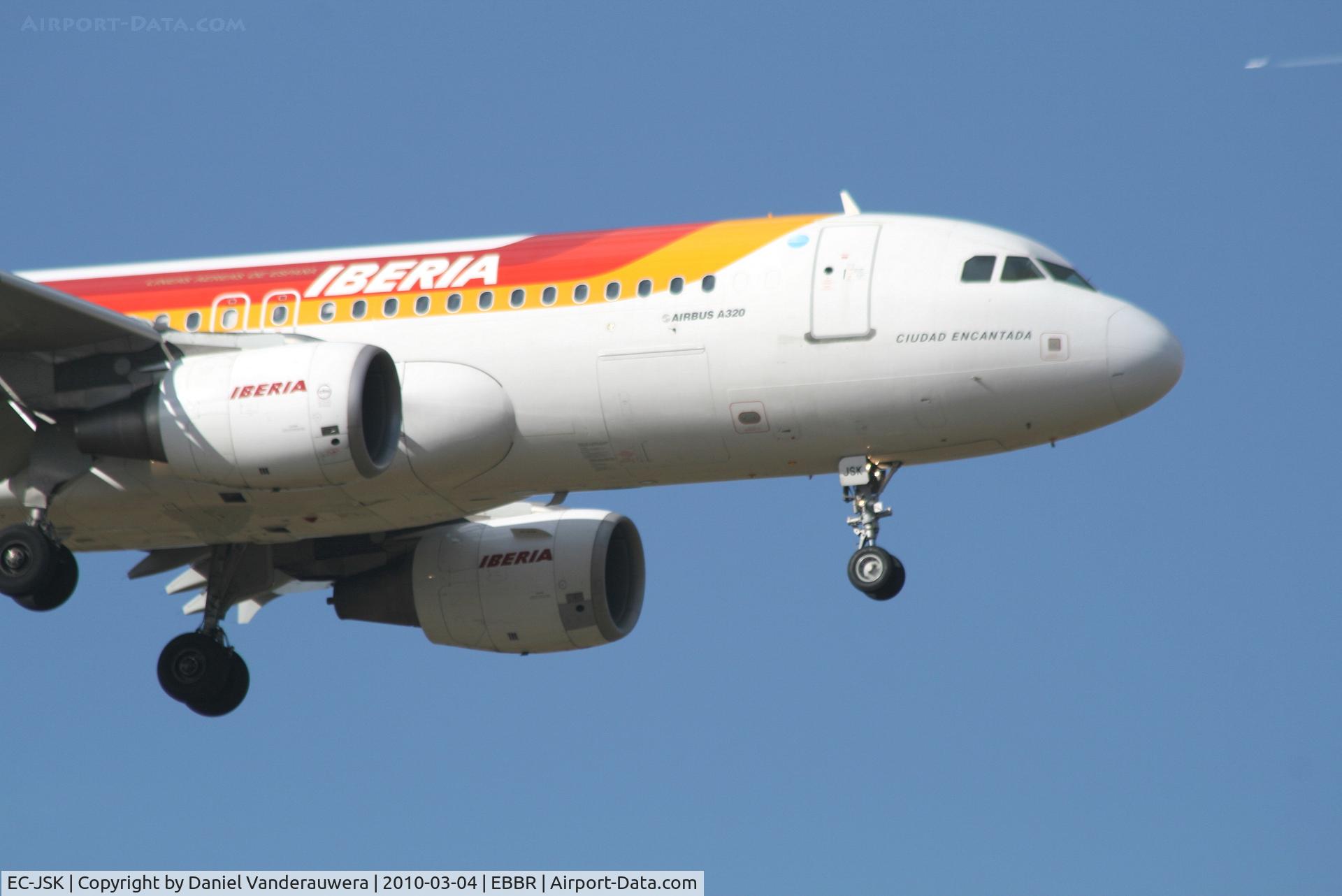 EC-JSK, 2006 Airbus A320-214 C/N 2807, Arrival of flight IB3206 to RWY 02