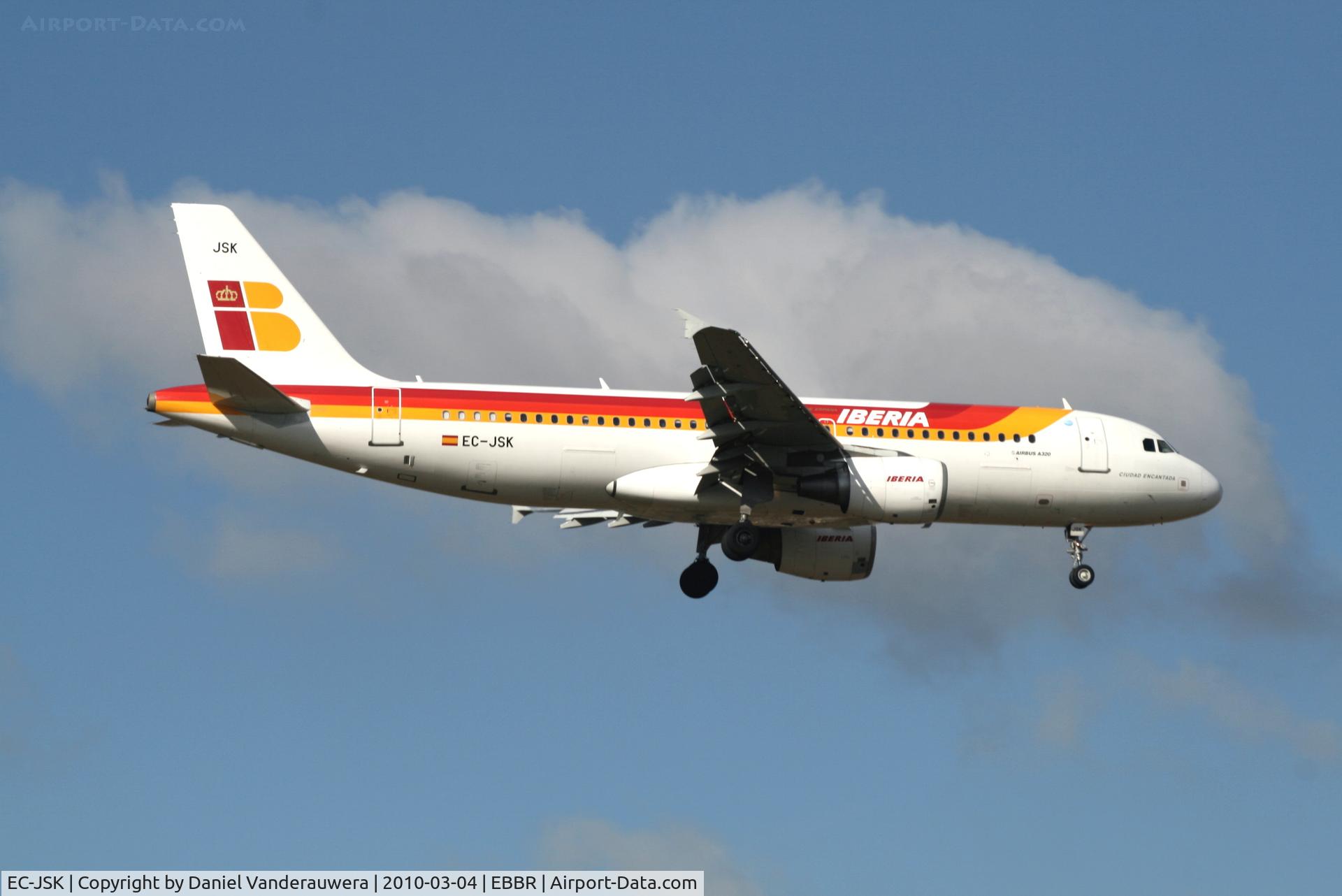 EC-JSK, 2006 Airbus A320-214 C/N 2807, Flight IB3206 is descending to RWY 02