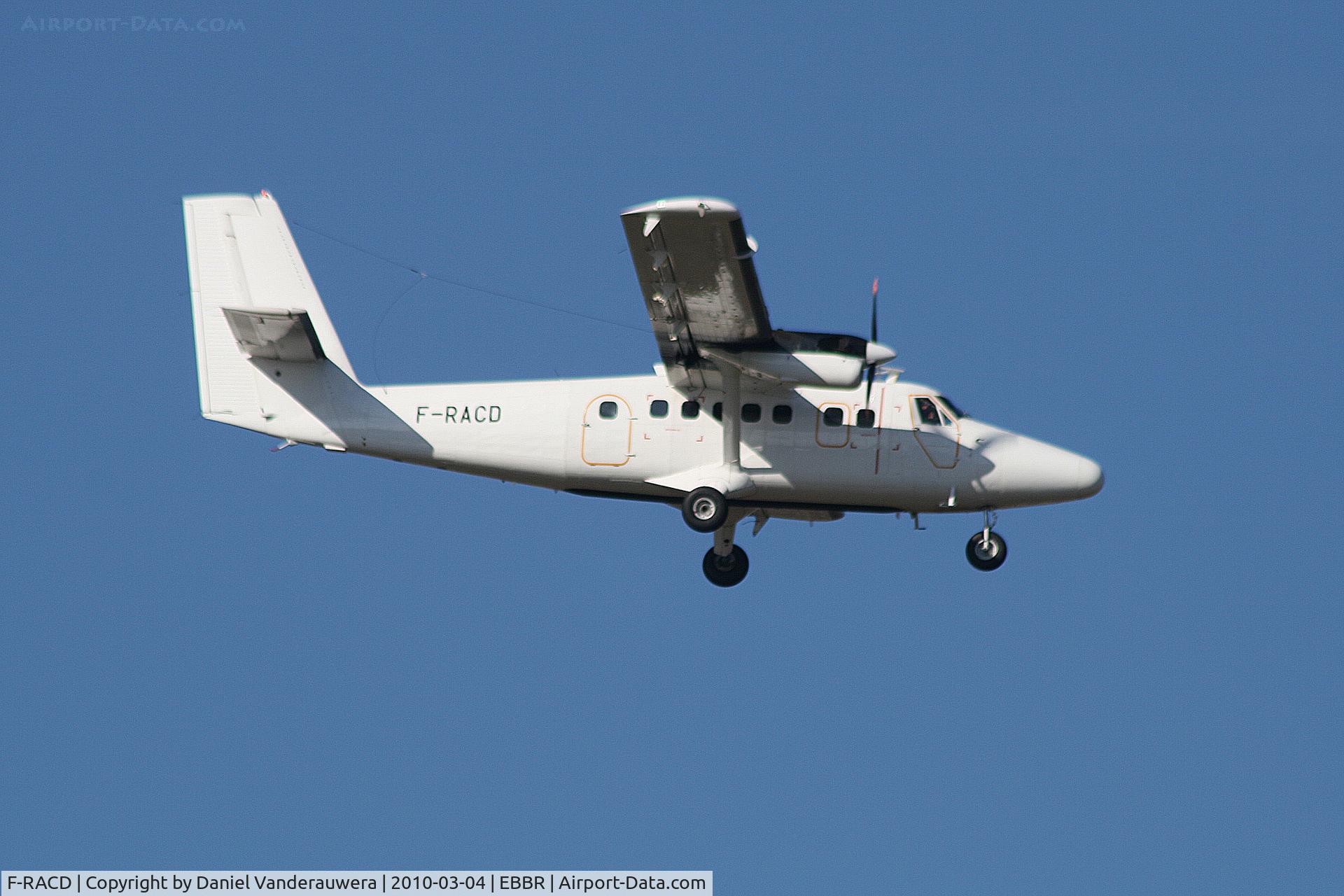 F-RACD, 1971 De Havilland Canada DHC-6-300 Twin Otter C/N 298, Arrival to RWY 02
