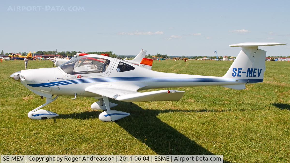 SE-MEV, 2010 Diamond DA-20C-1 Eclipse C/N C0561, At EAA Fly-In
