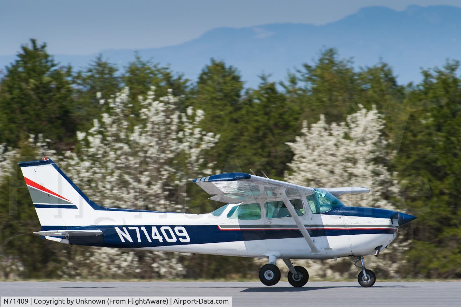 N71409, 1976 Cessna 172M C/N 17267227, Takeoff