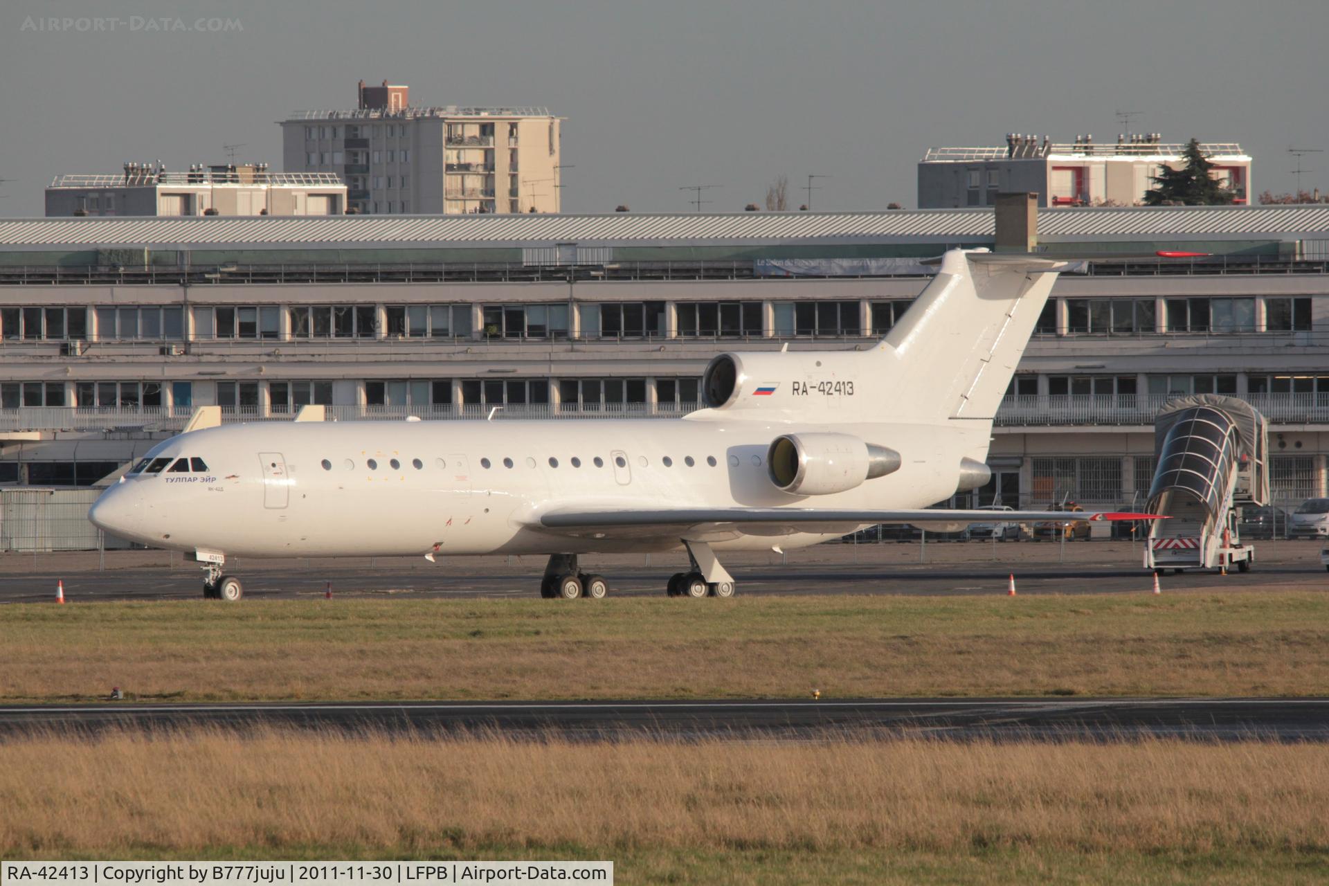 RA-42413, 1992 Yakovlev Yak-42D C/N 4520422219066, on transit at Le Bourget
