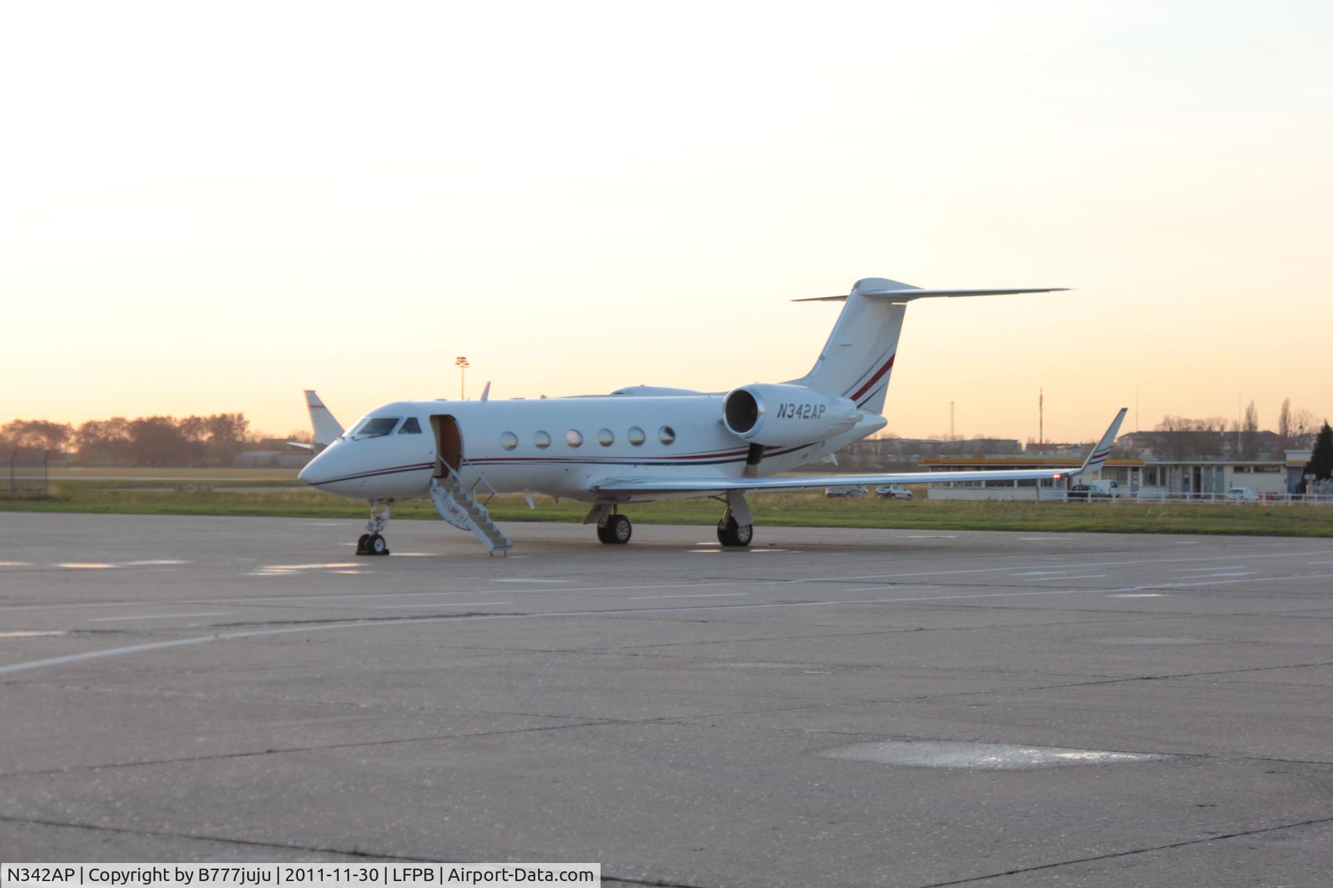 N342AP, 2003 Gulfstream Aerospace G-IV C/N 1515, on transit at Le Bourget
