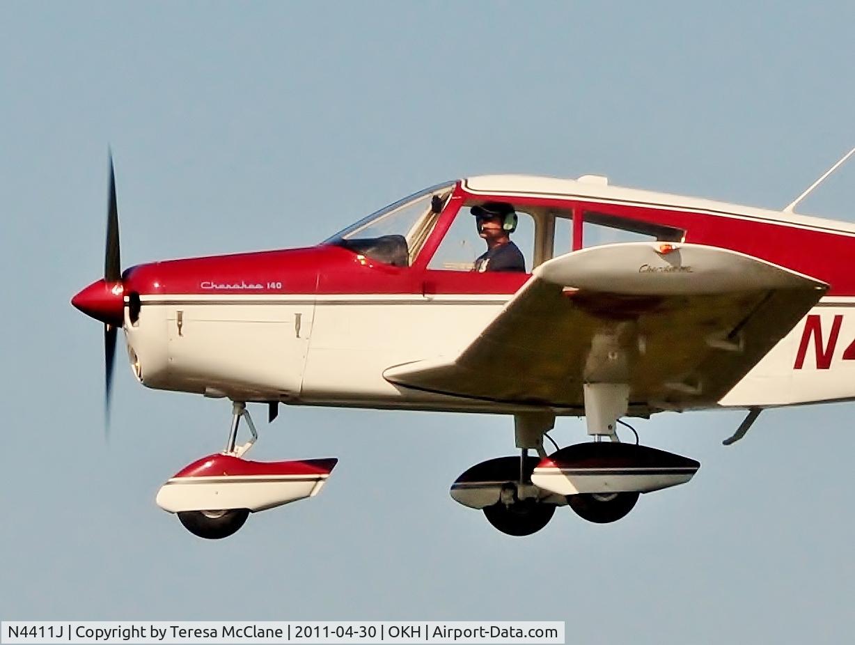 N4411J, 1967 Piper PA-28-140 Cherokee C/N 28-22806, Flying over the North Puget Sound.