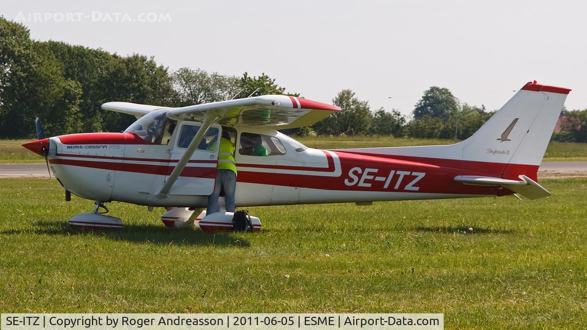 SE-ITZ, 1974 Reims F172M Skyhawk C/N 1197, At EAA Fly-In