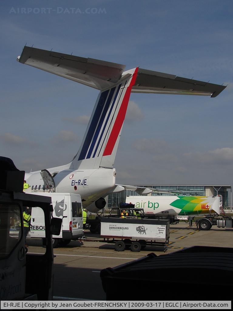 EI-RJE, 1998 BAE Systems Avro 146-RJ85 C/N E.2335, à l'arrivée