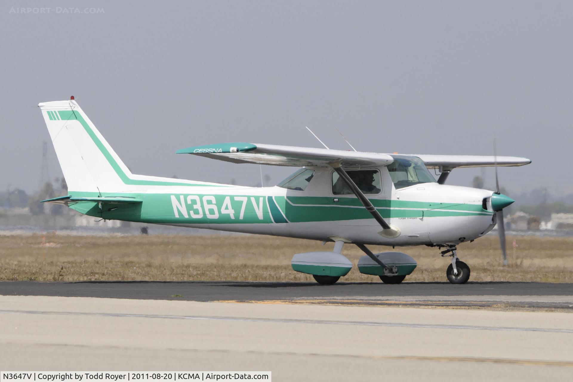 N3647V, 1975 Cessna 150M C/N 15076575, Taxi for departure