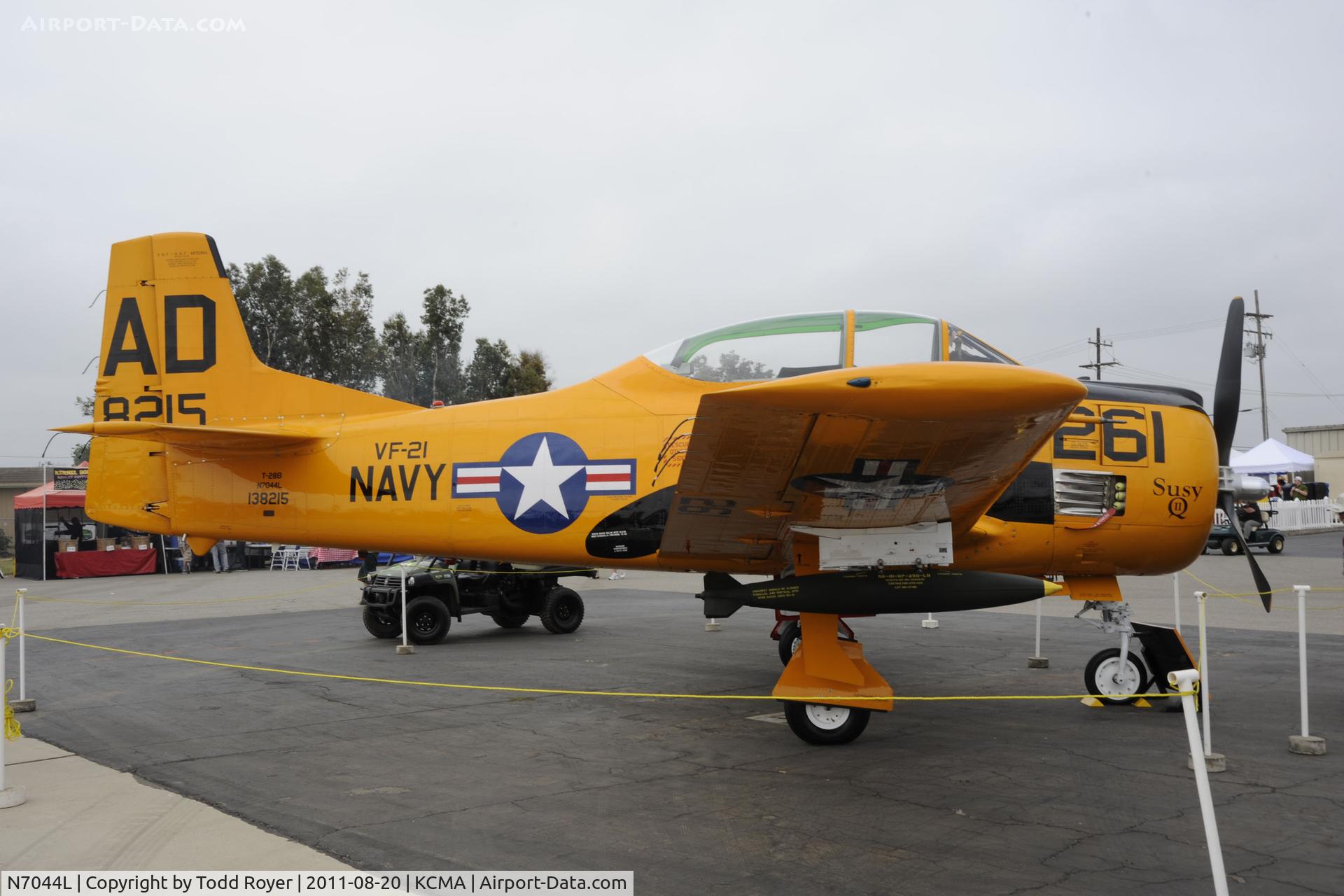 N7044L, 1955 North American T-28B Trojan C/N 200-286 (138215), Camarillo Airshow 2011