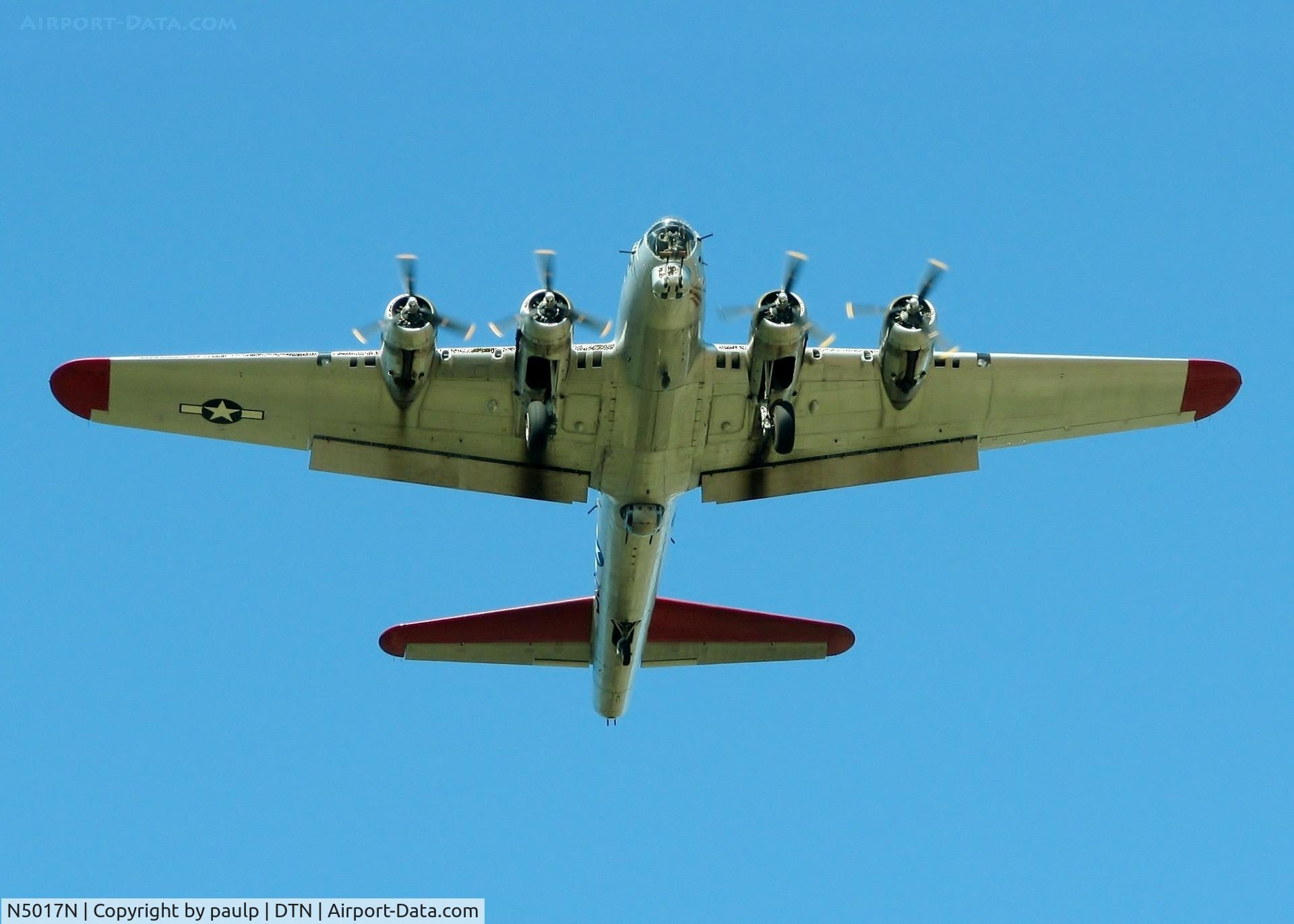 N5017N, 1944 Lockheed/Vega (Boeing) B-17G-105-VE Flying Fortress C/N 8649, Over Downtown Shreveport.