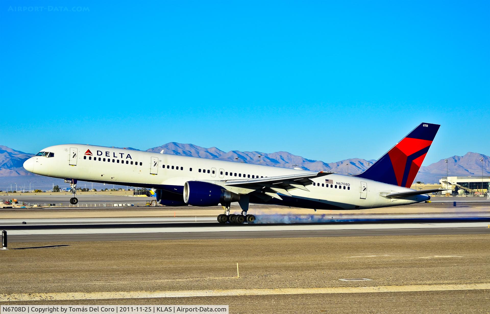 N6708D, 2000 Boeing 757-232 C/N 30480, Delta Air Lines Boeing 757-232 N6708D (cn 30480/934)

Las Vegas - McCarran International (LAS / KLAS)
USA - Nevada, November 25, 2011
Photo: Tomás Del Coro