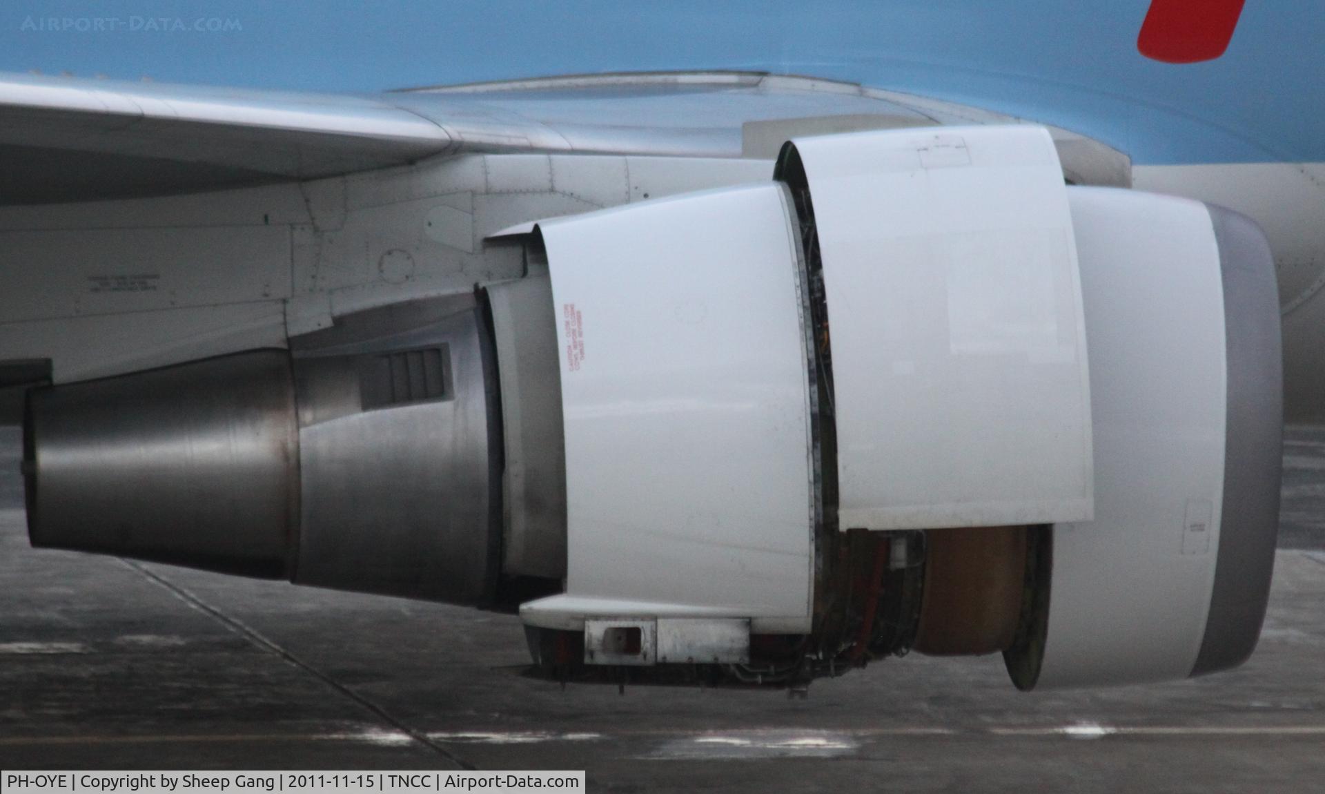 PH-OYE, 1998 Boeing 767-304/ER C/N 28979, PH-OYE at TNCC