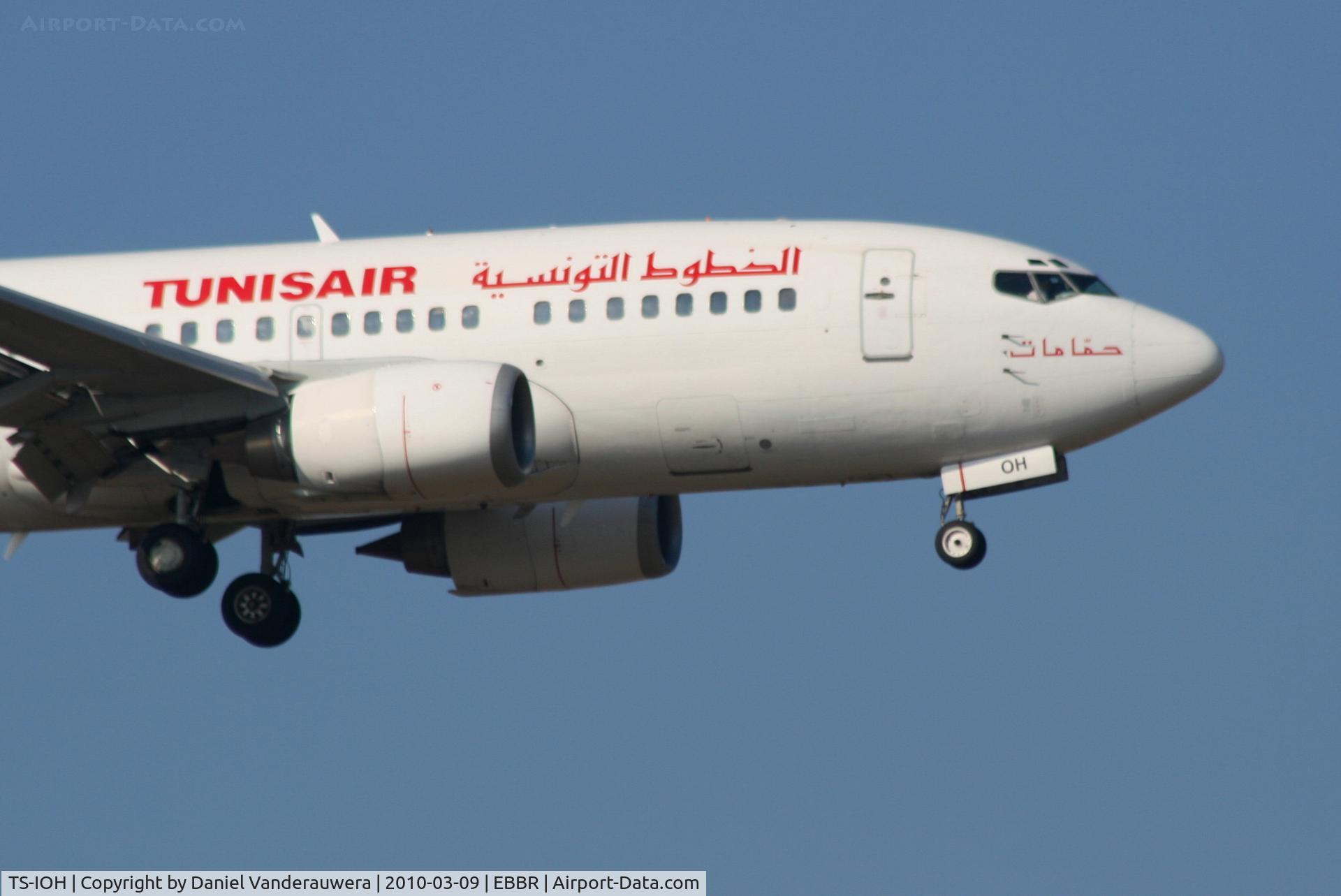 TS-IOH, 1993 Boeing 737-5H3 C/N 26640, Arrival of flight TU788 to RWY 02