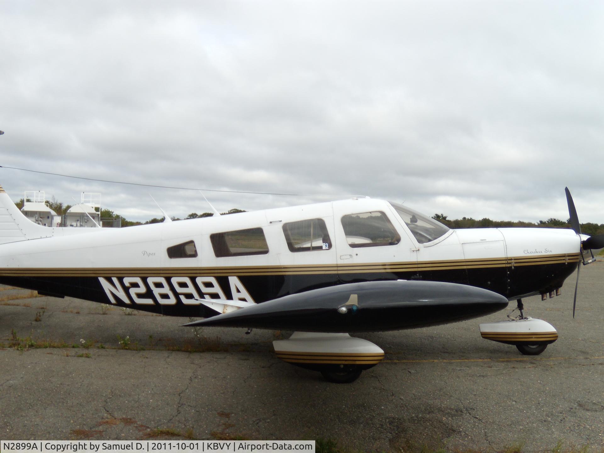 N2899A, 1979 Piper PA-32-300 Cherokee Six C/N 32-7940191, N2899A at Beverly Flight Center.