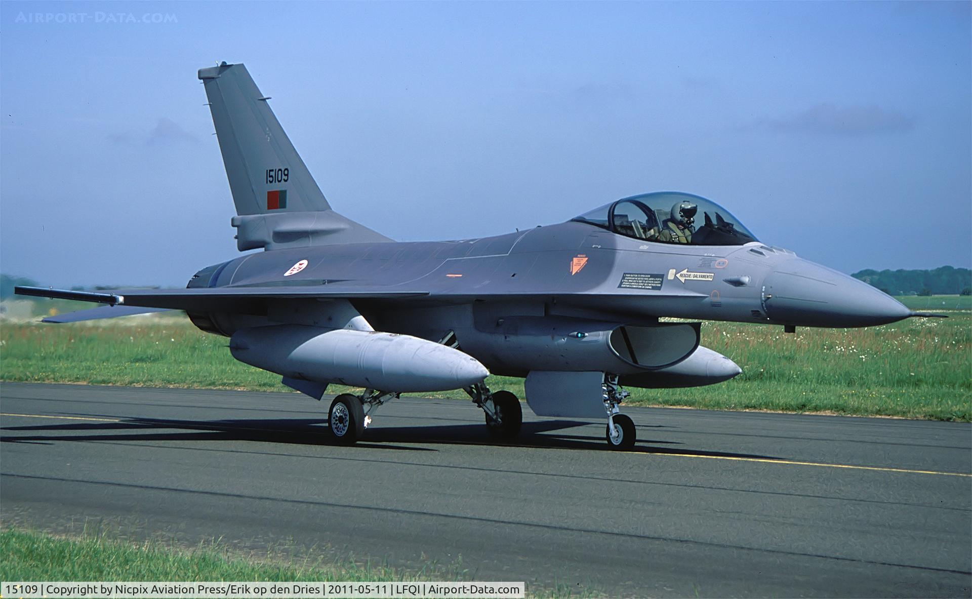 15109, Lockheed F-16A Fighting Falcon C/N AA-09, In beautiful light taxies this Portugal AF F-16AM with registration 15109 to the runway during the NTM-2011.